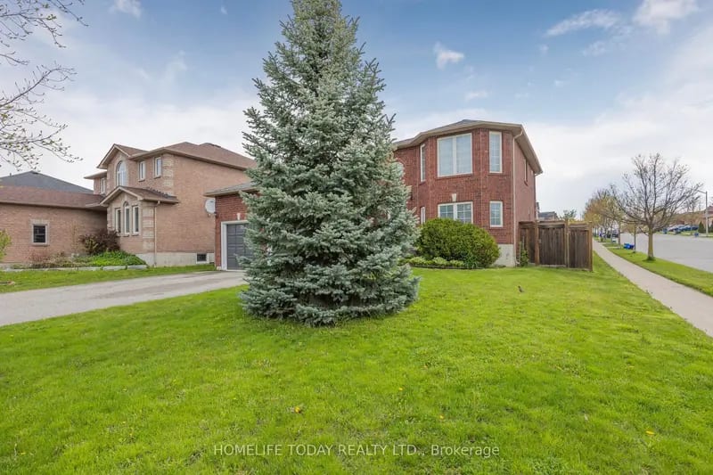 Stunning 3-bedroom, 1 full bath House with Garage and Huge Backyard — photo 3 of 16