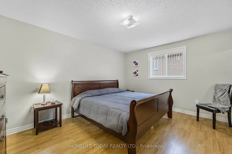 Stunning 3-bedroom, 1 full bath House with Garage and Huge Backyard — photo 4 of 16