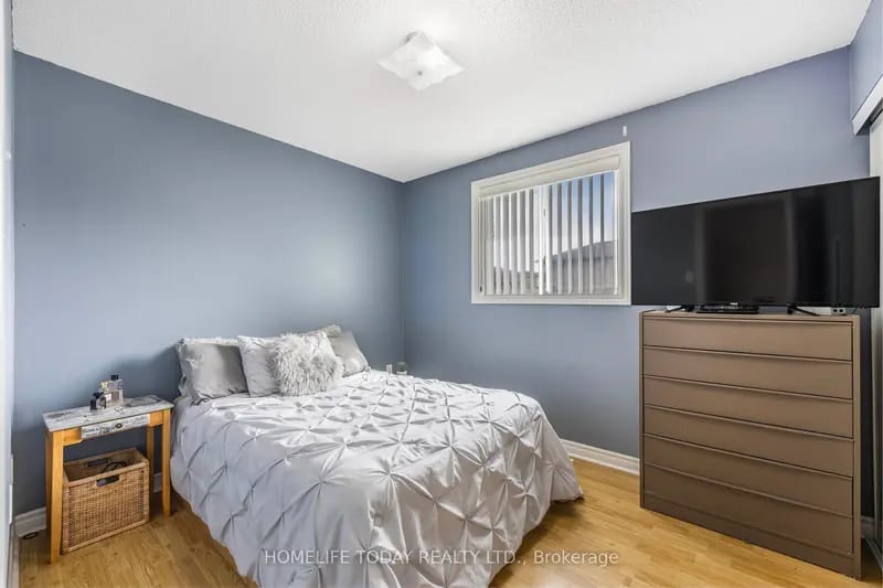 Stunning 3-bedroom, 1 full bath House with Garage and Huge Backyard — photo 5 of 16
