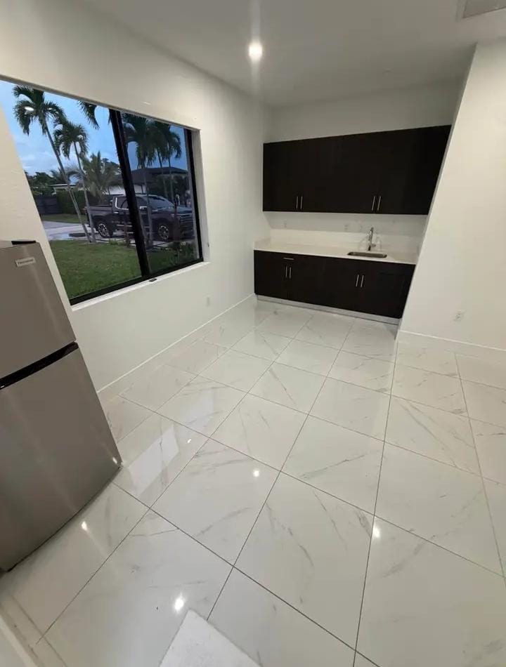 Sleek 1bed 1 bath ground level apartment