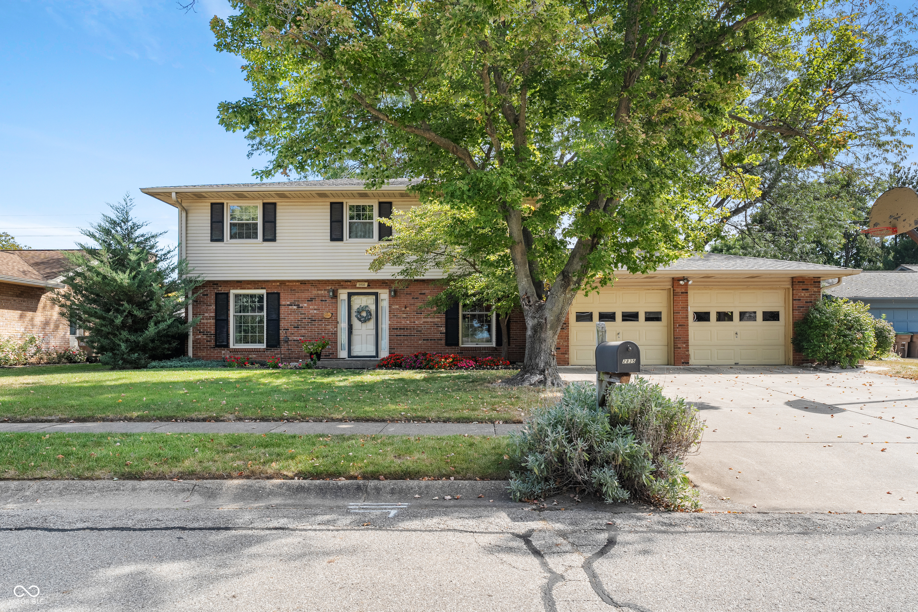 2835 Sassafras Lane