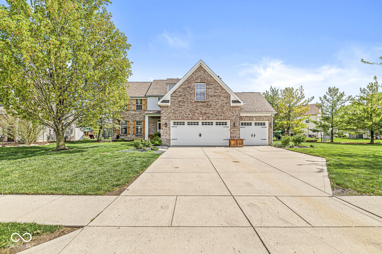 6758 Woodcliff Circle