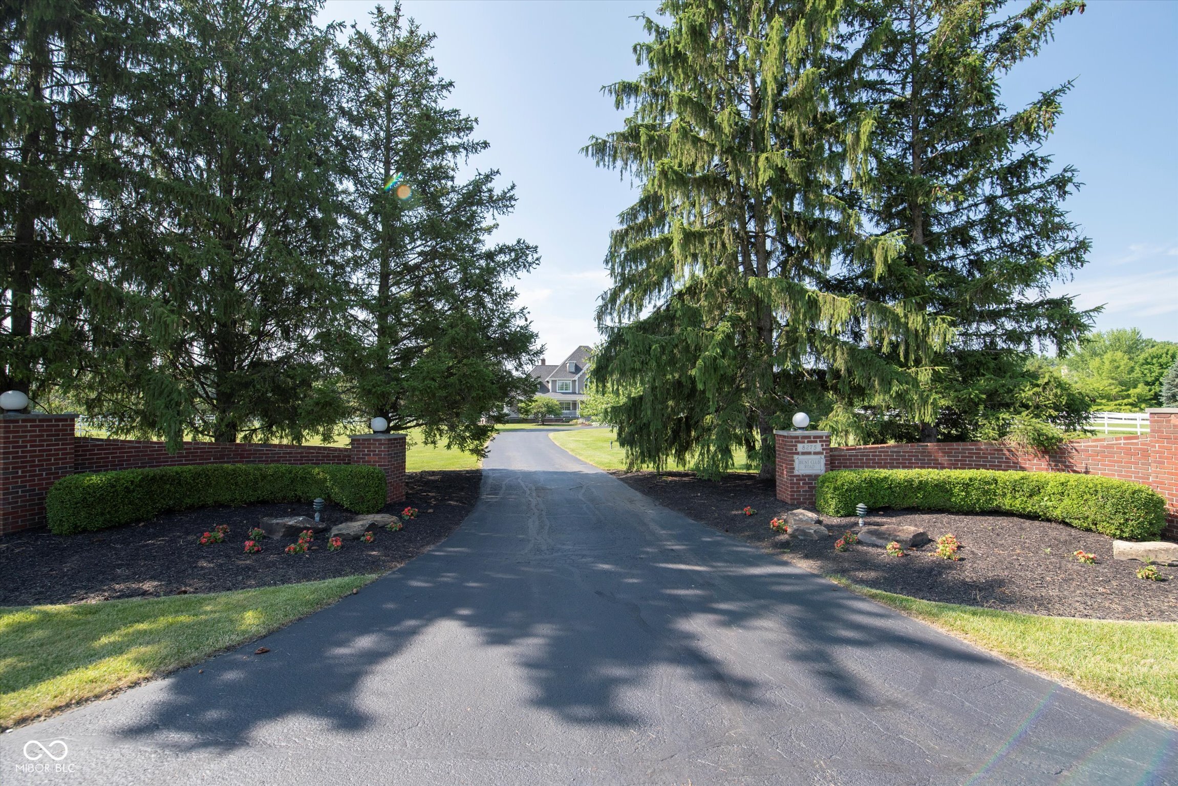 8275 Hunt Club Road
