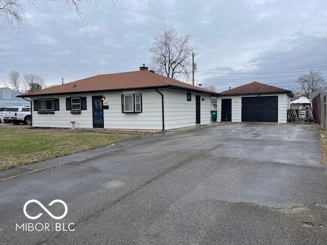 1610 Douglas Lane