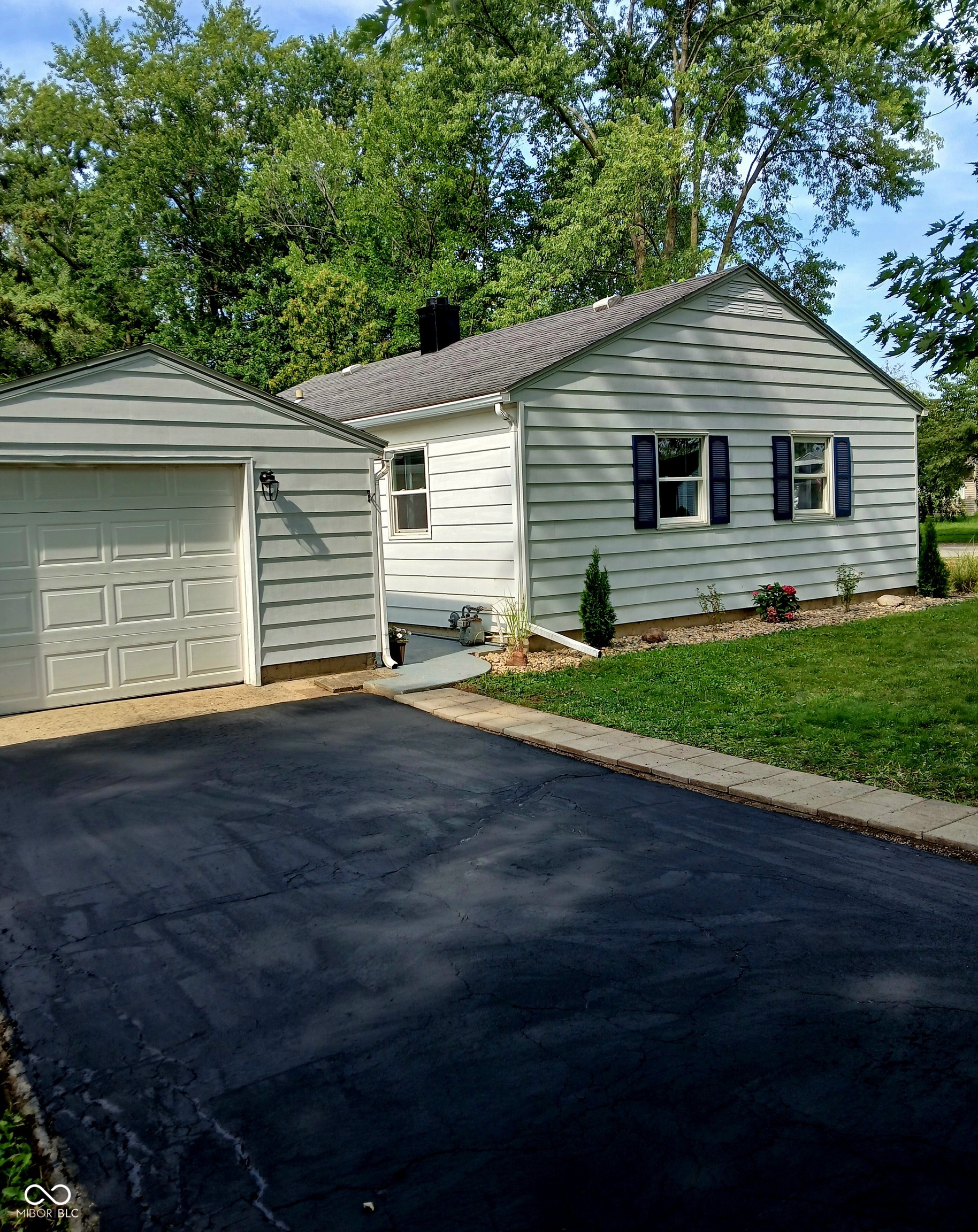 1202 Meadow Lane