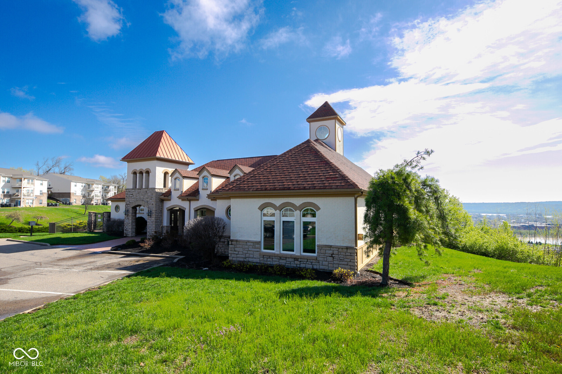 612 River Ridge
