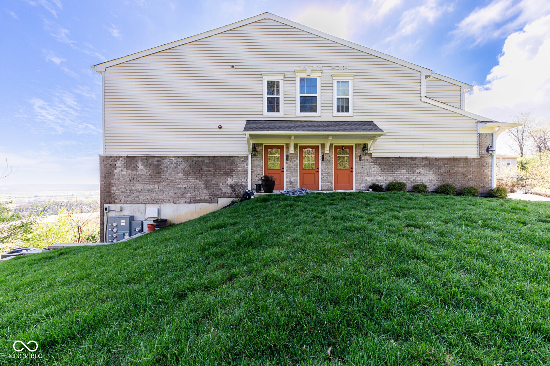612 River Ridge
