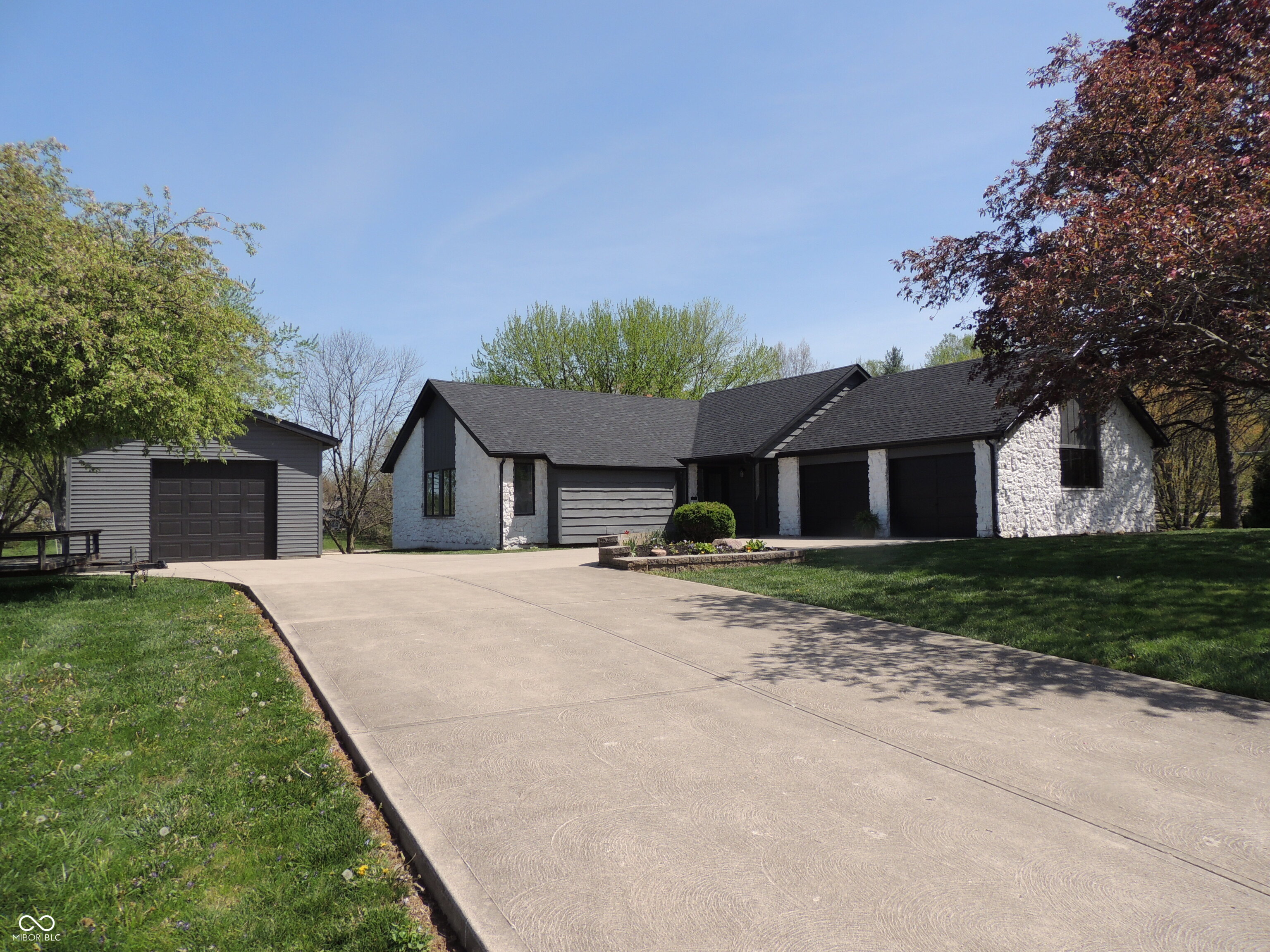 282 W Santee Drive