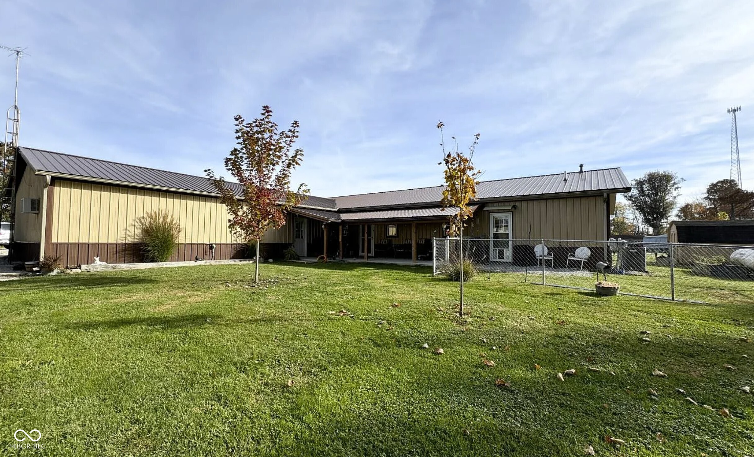 8907 E County Road 400 N