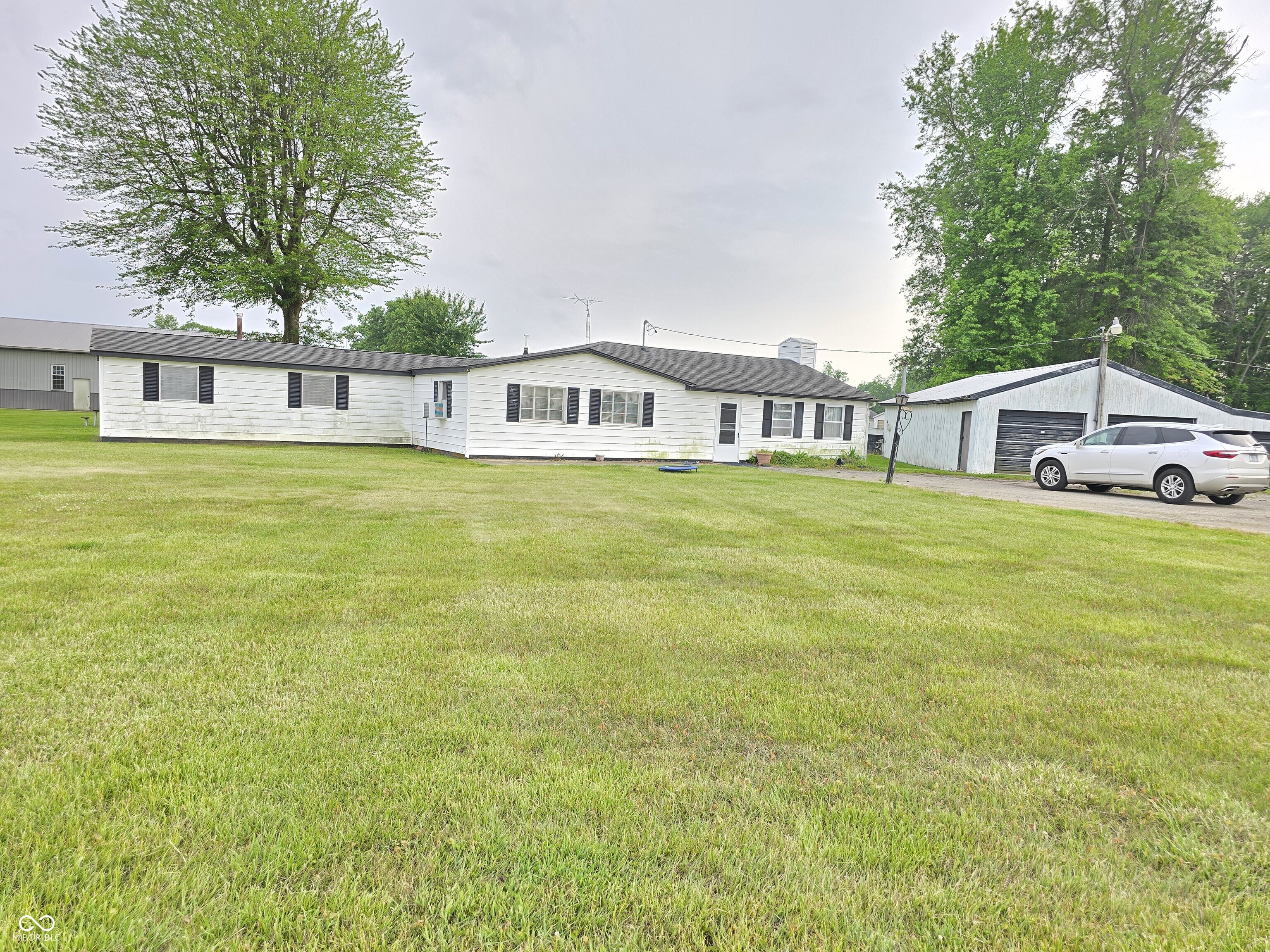 8811 E State Road 46