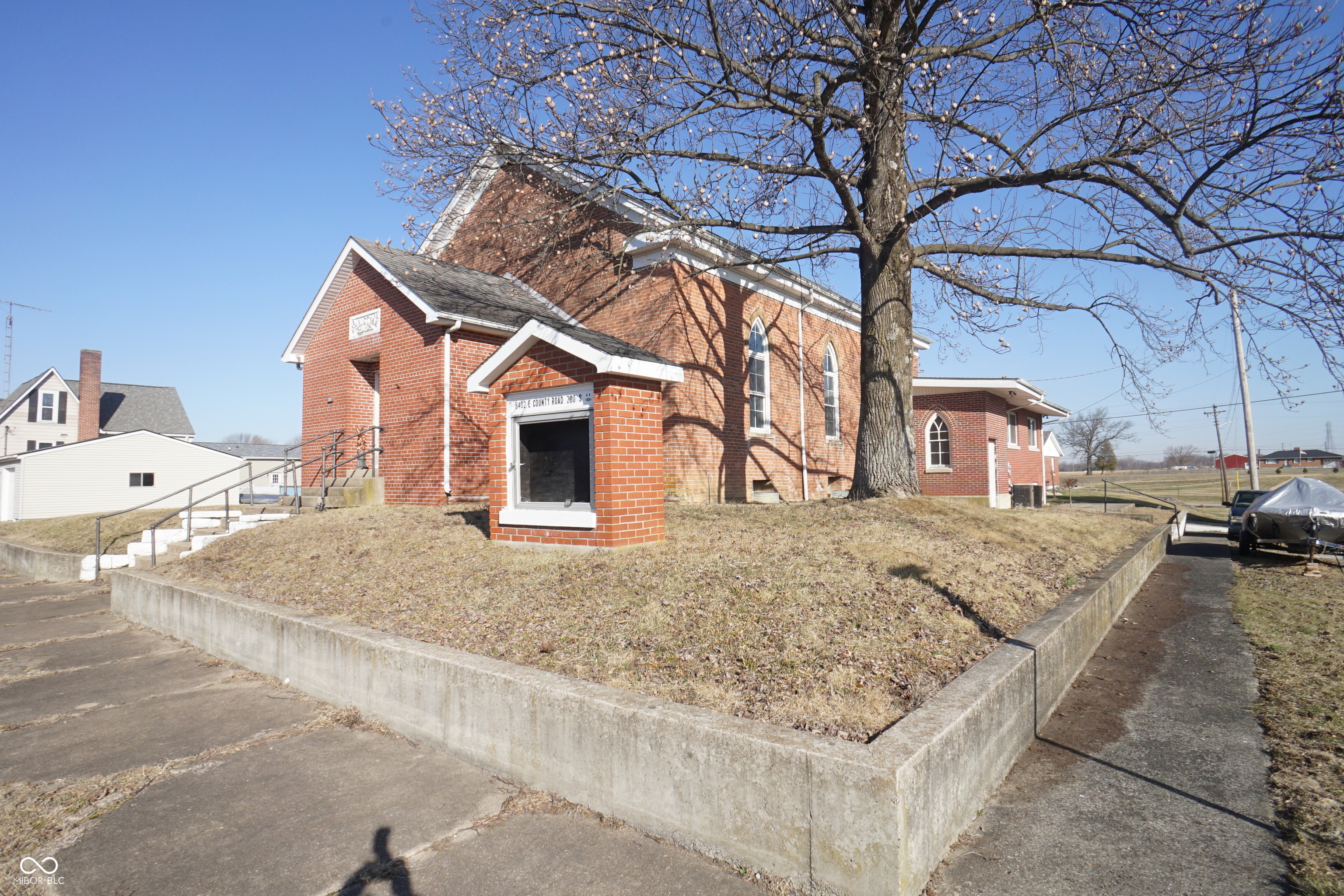 8402 E County Rd 200 S
