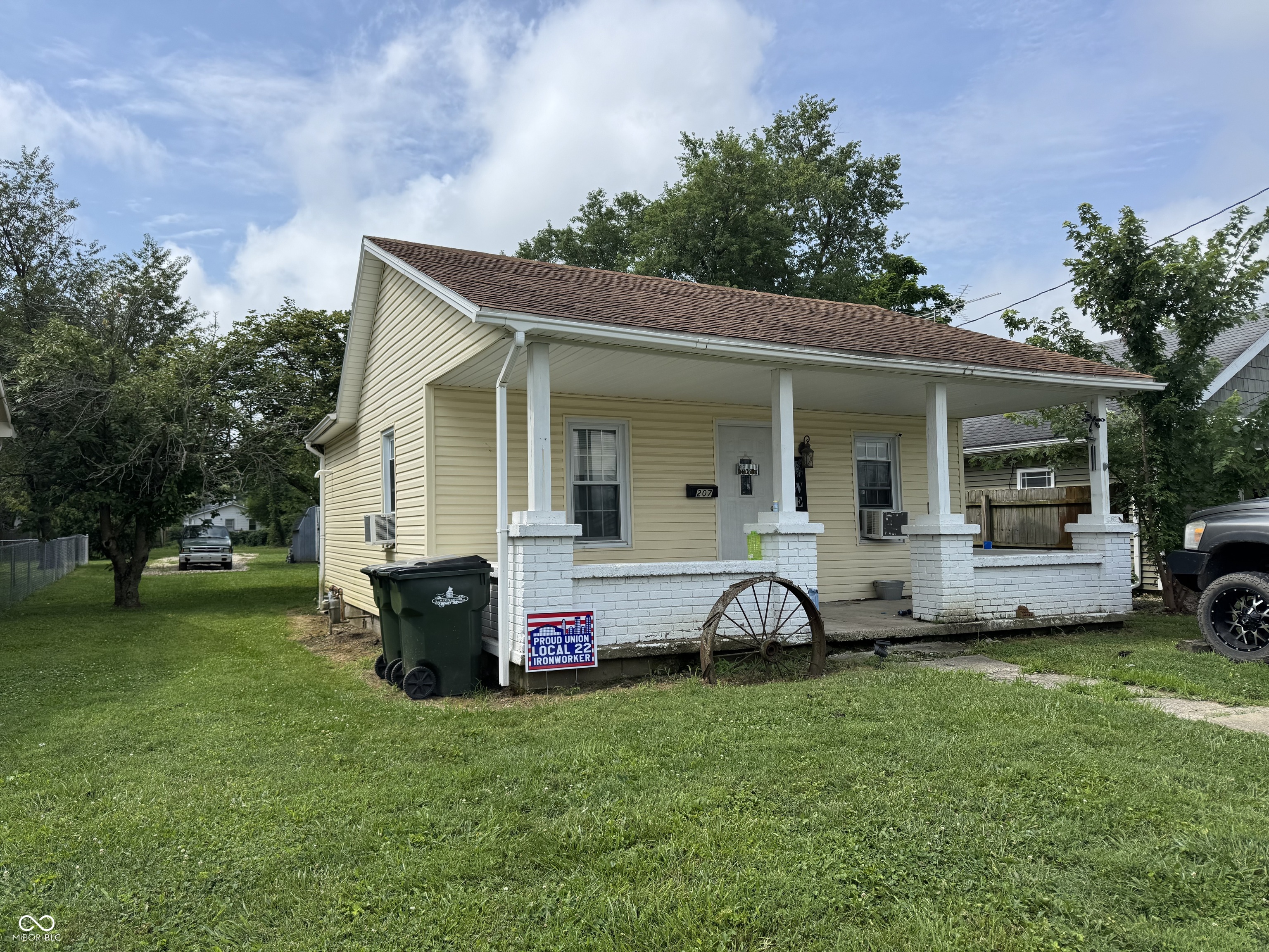 207 W 4th Street