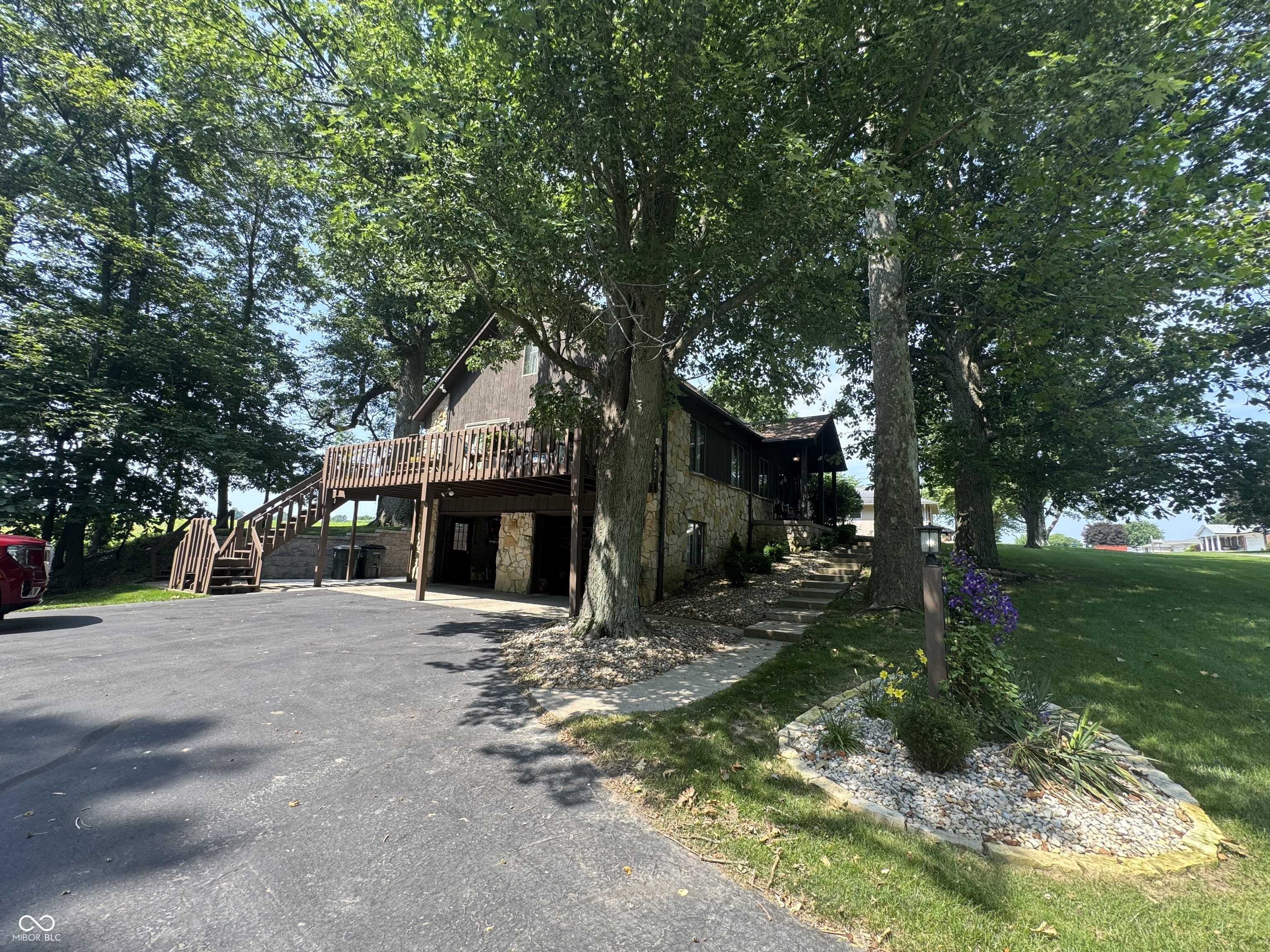 1205 E Tara Road