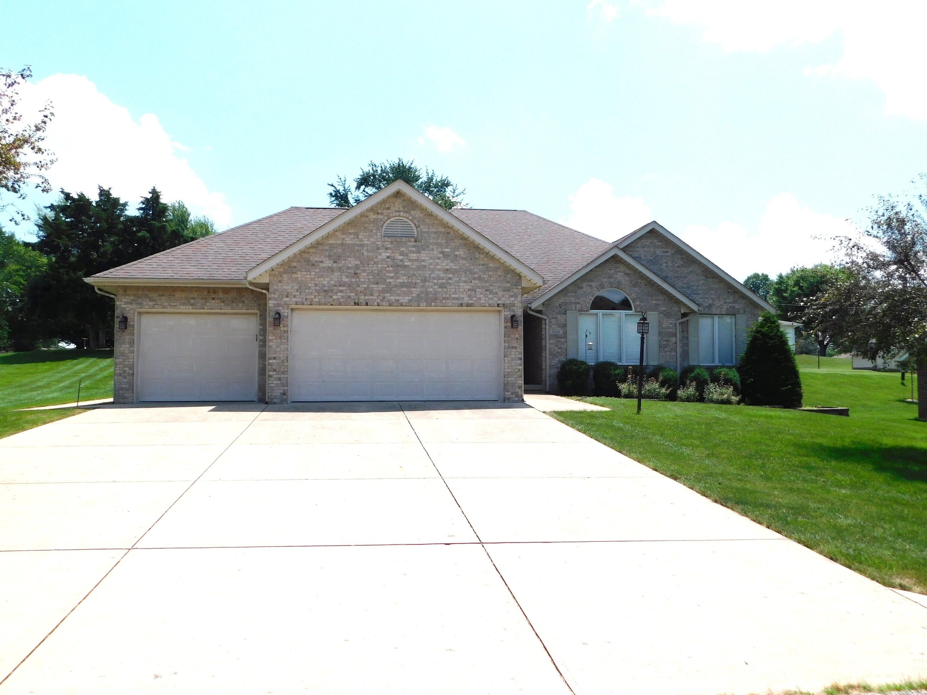 1033 E Tara Road
