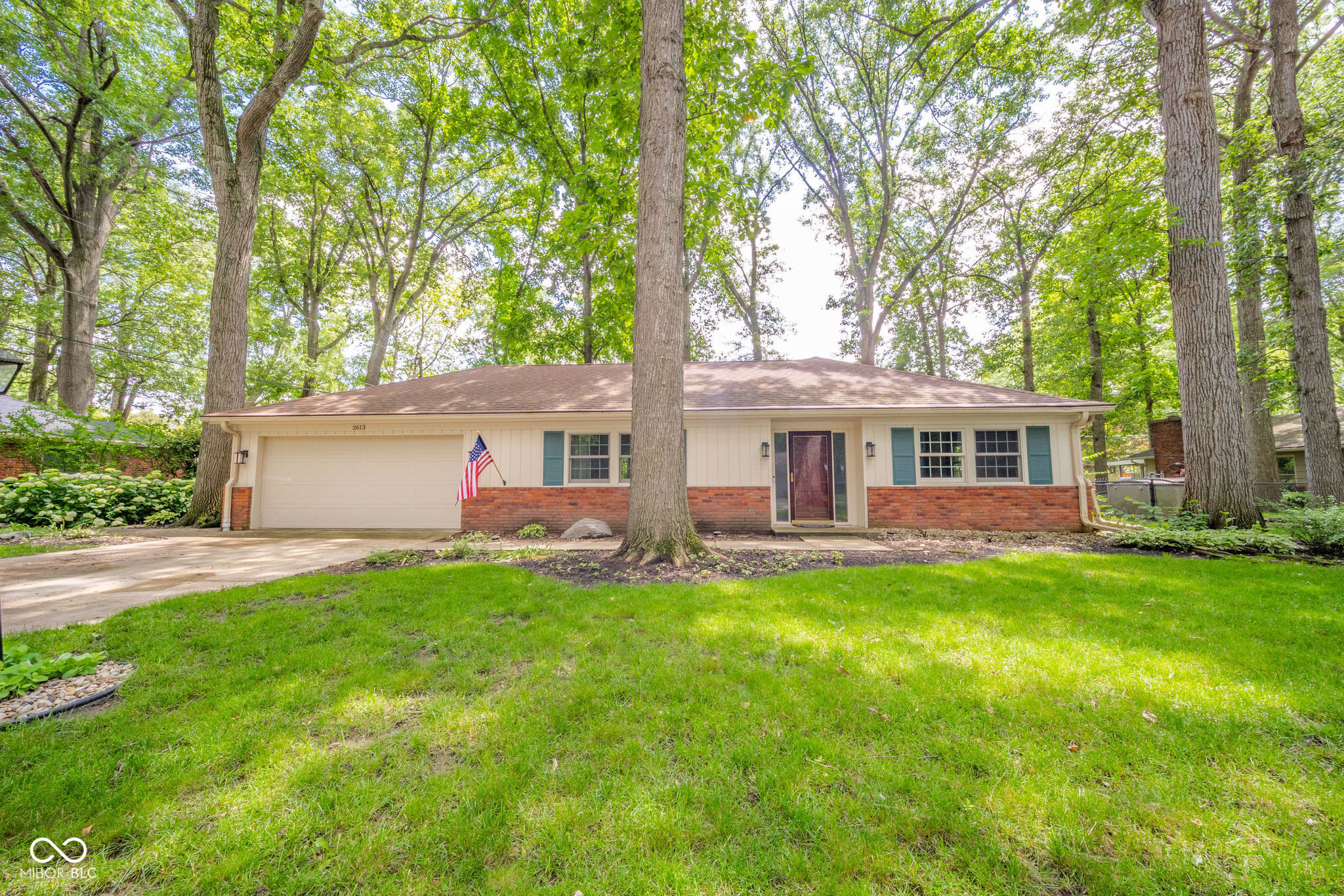 2613 W Queensbury Road