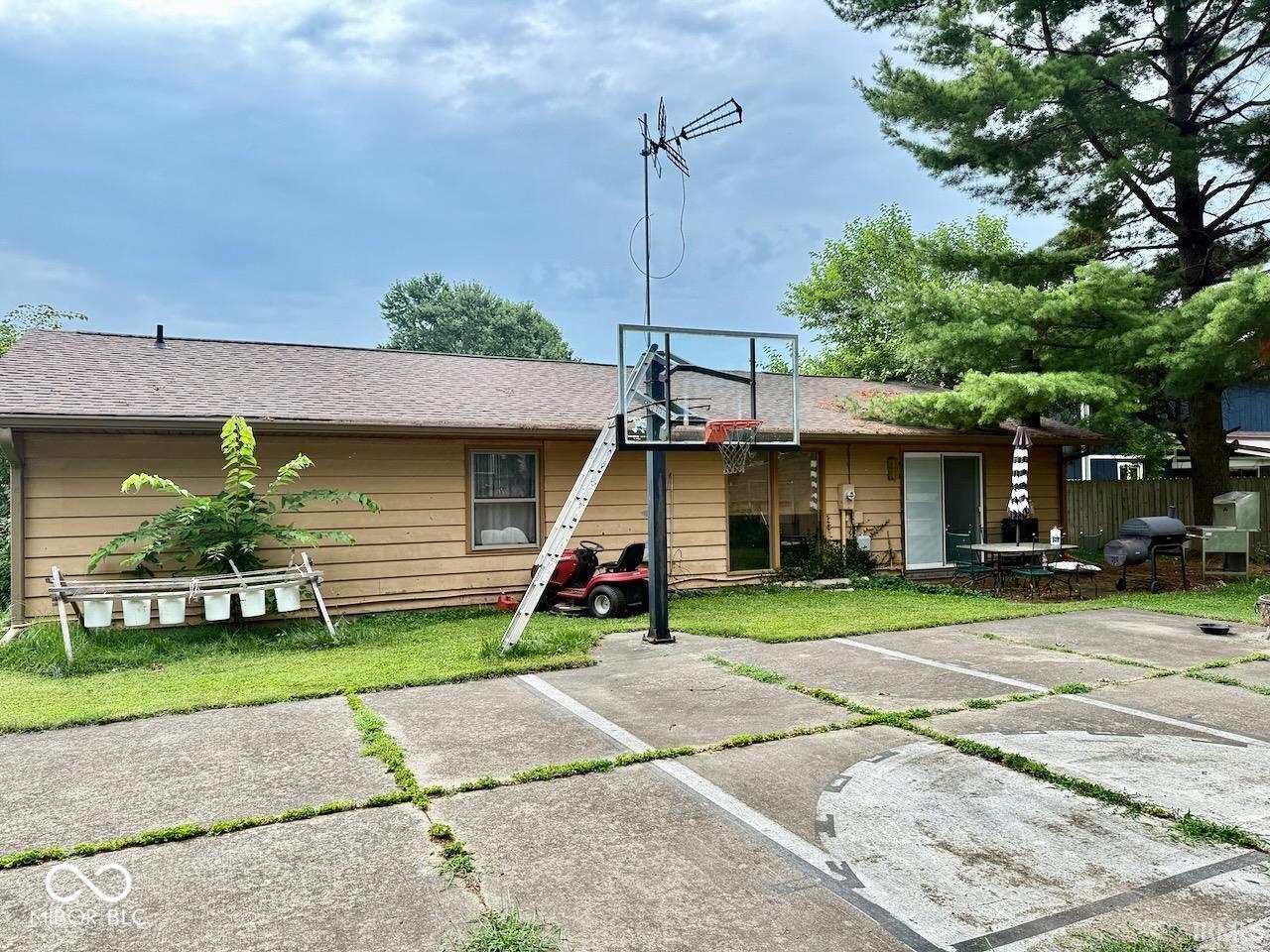 1009 S Buckingham Road