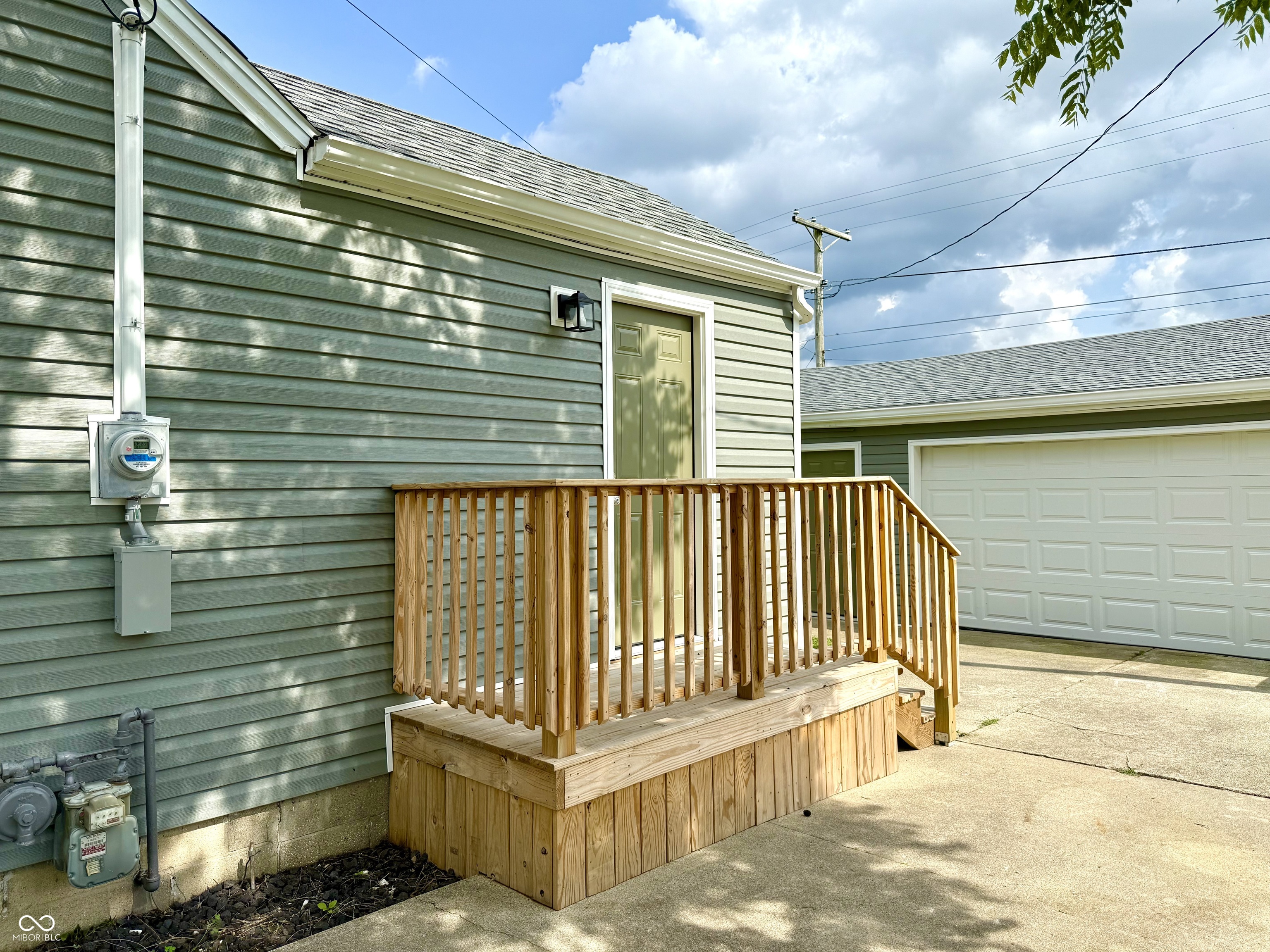 405 E Cowing Drive