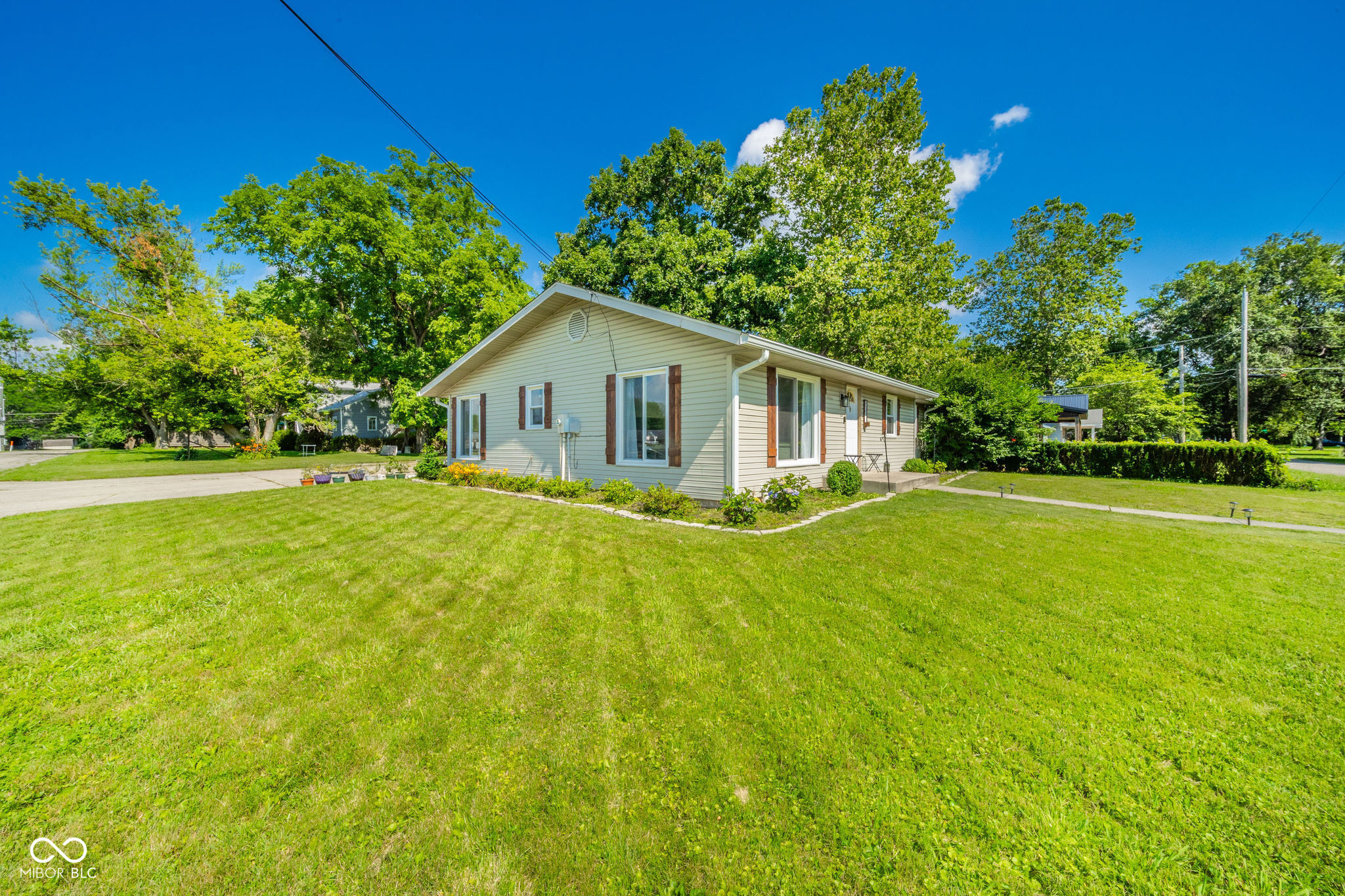 901 N Greenbriar Road