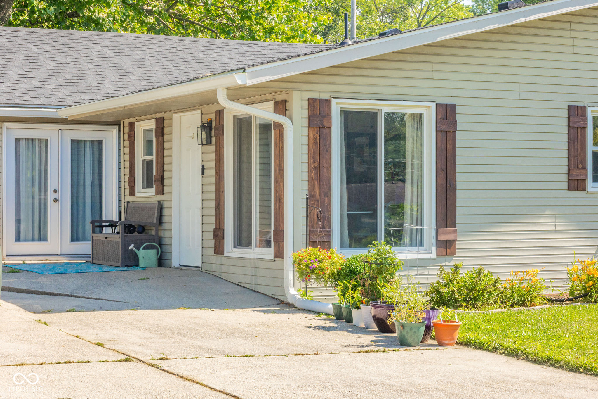901 N Greenbriar Road