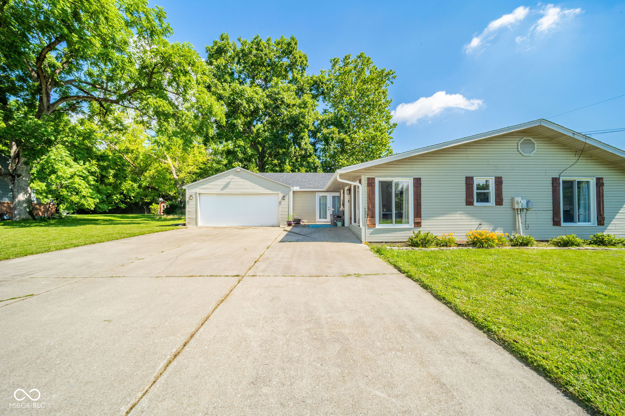 901 N Greenbriar Road