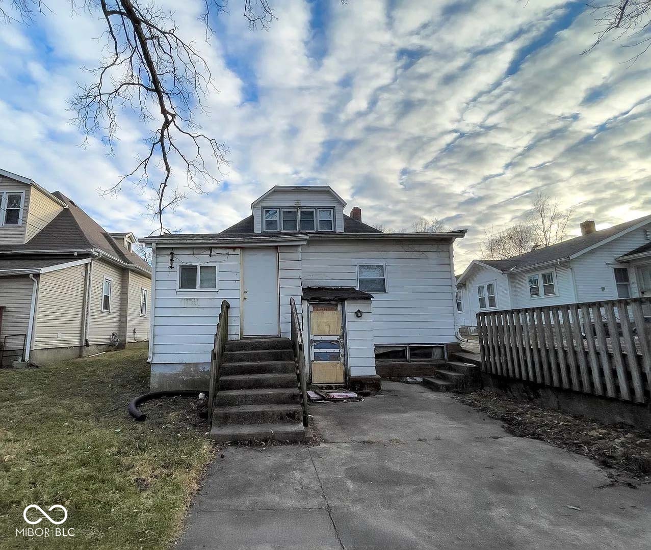 712 W Queen Street