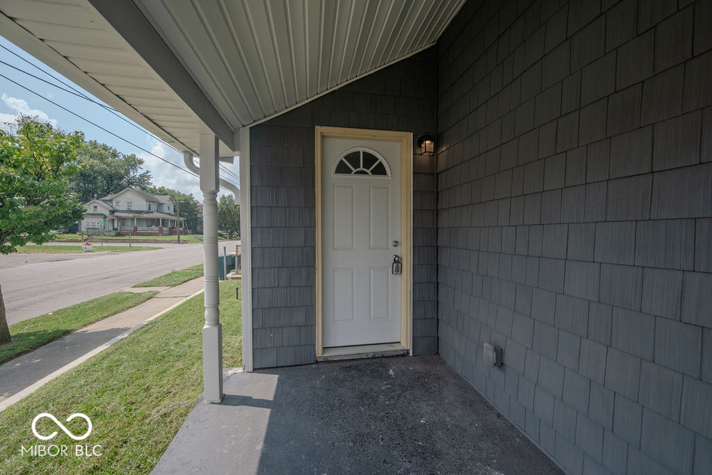 1011 S ELM
