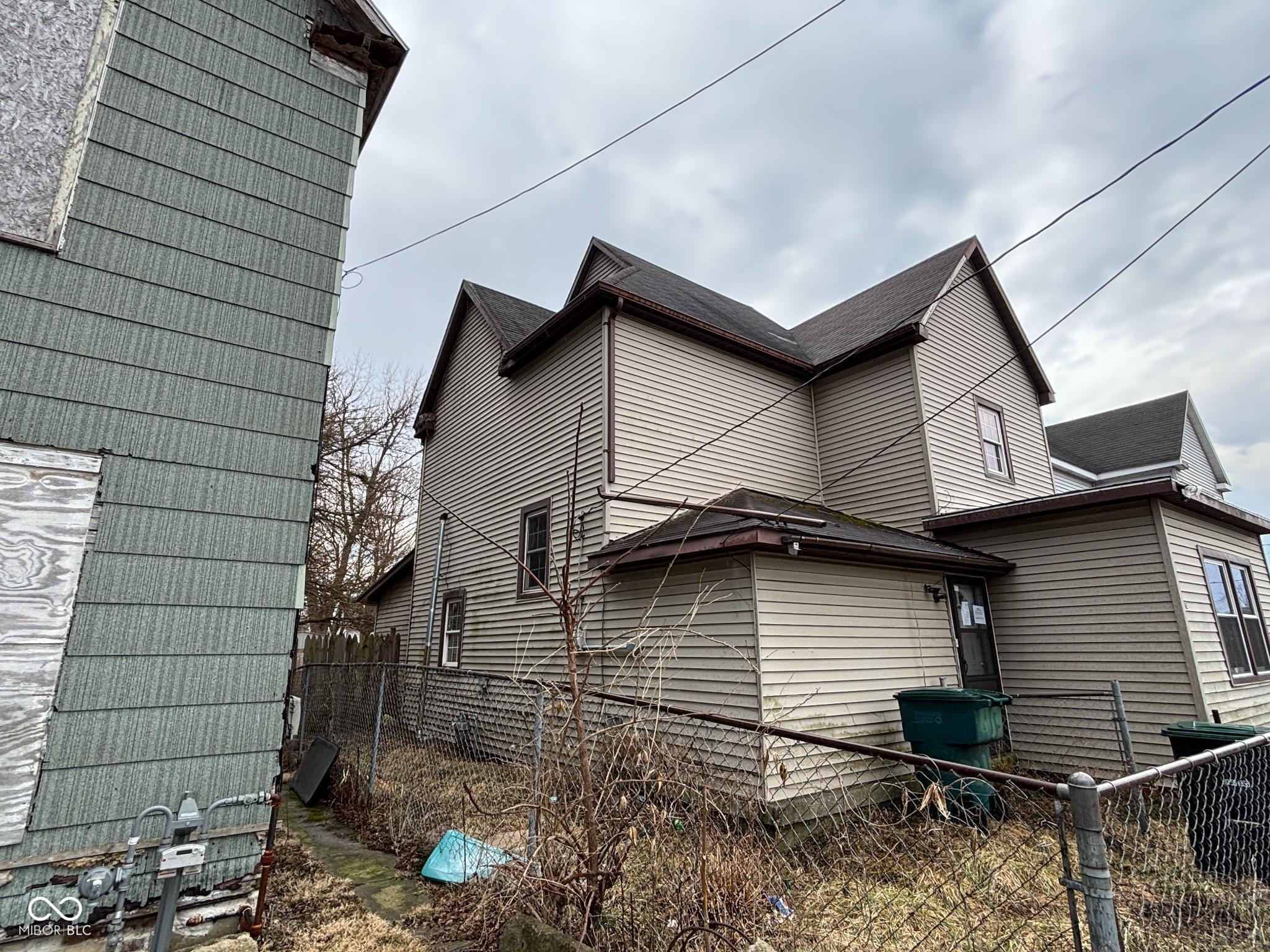 413 W 8th Street