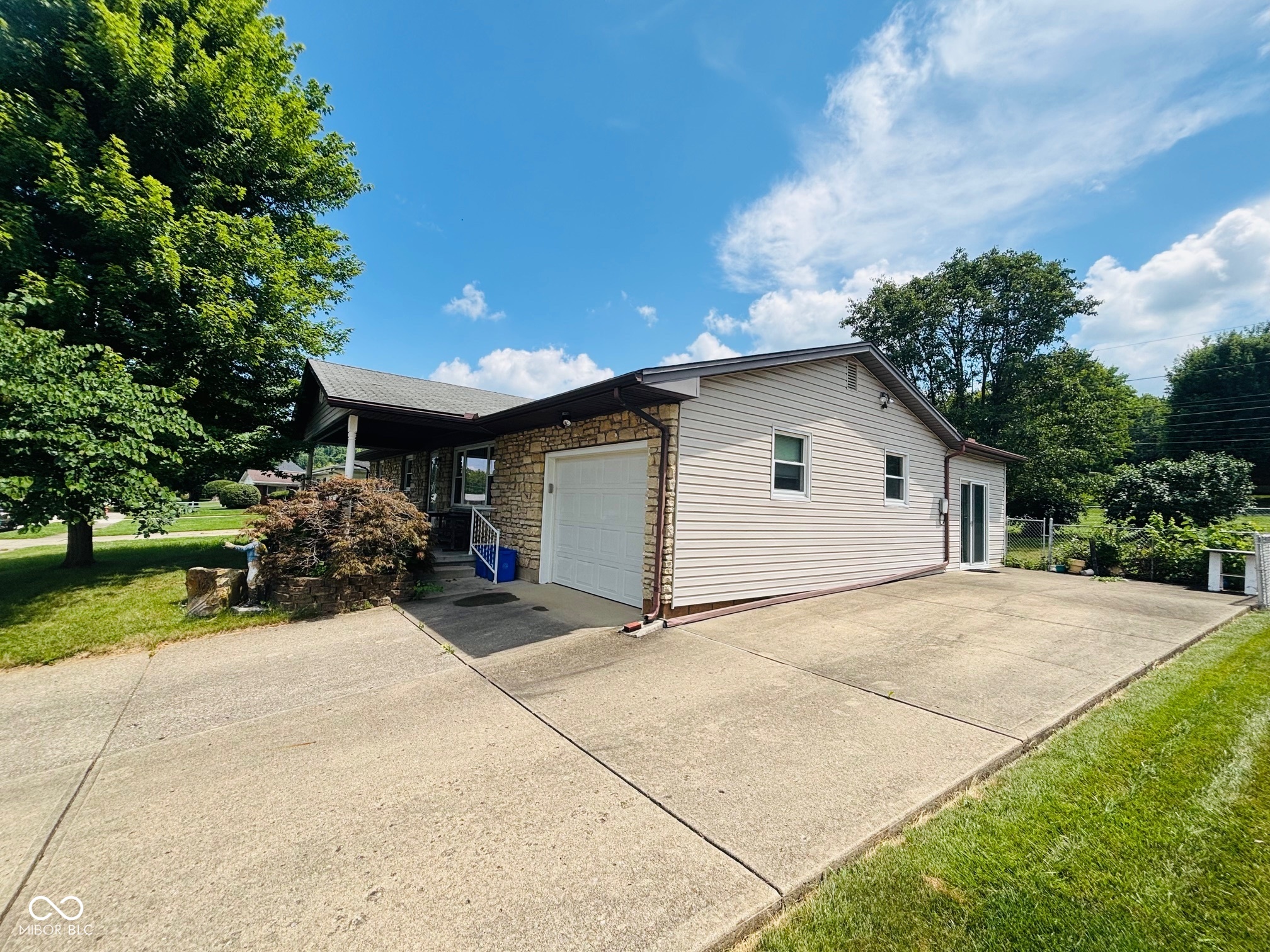 9045 Shadow Drive