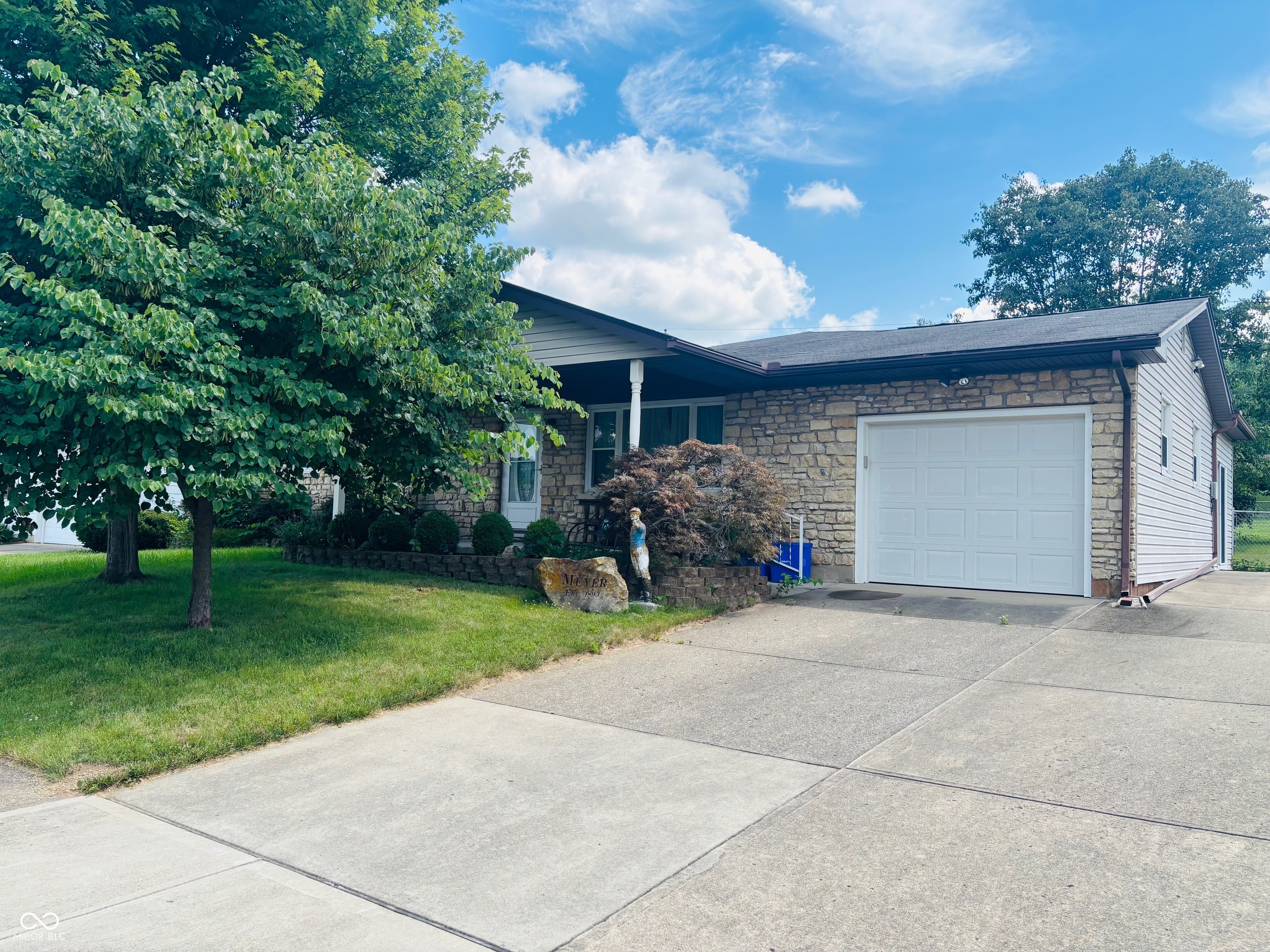 9045 Shadow Drive