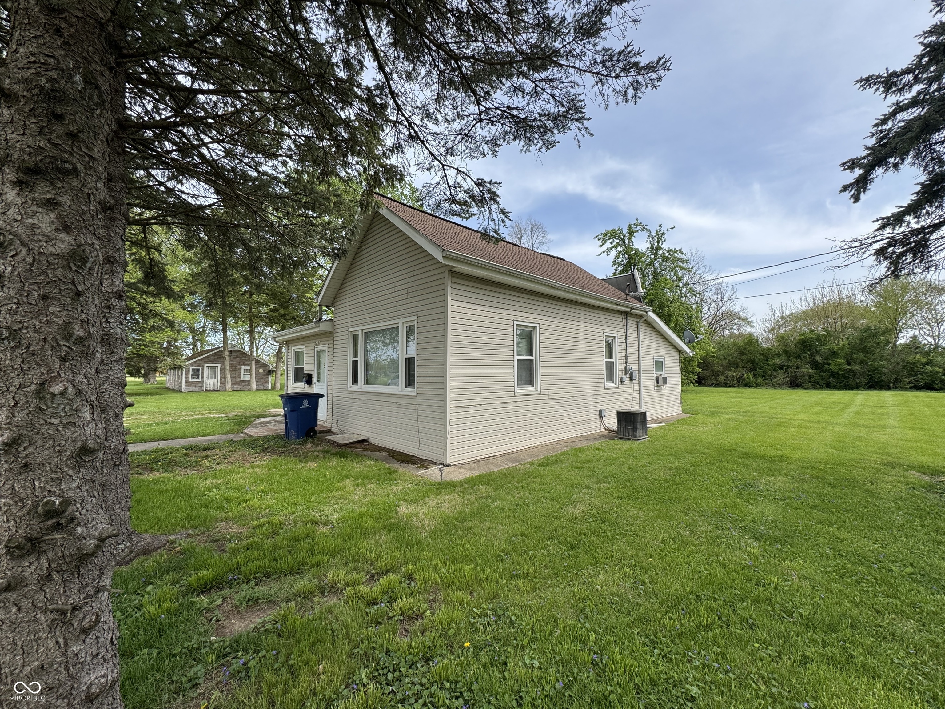 2323 W 10th Street
