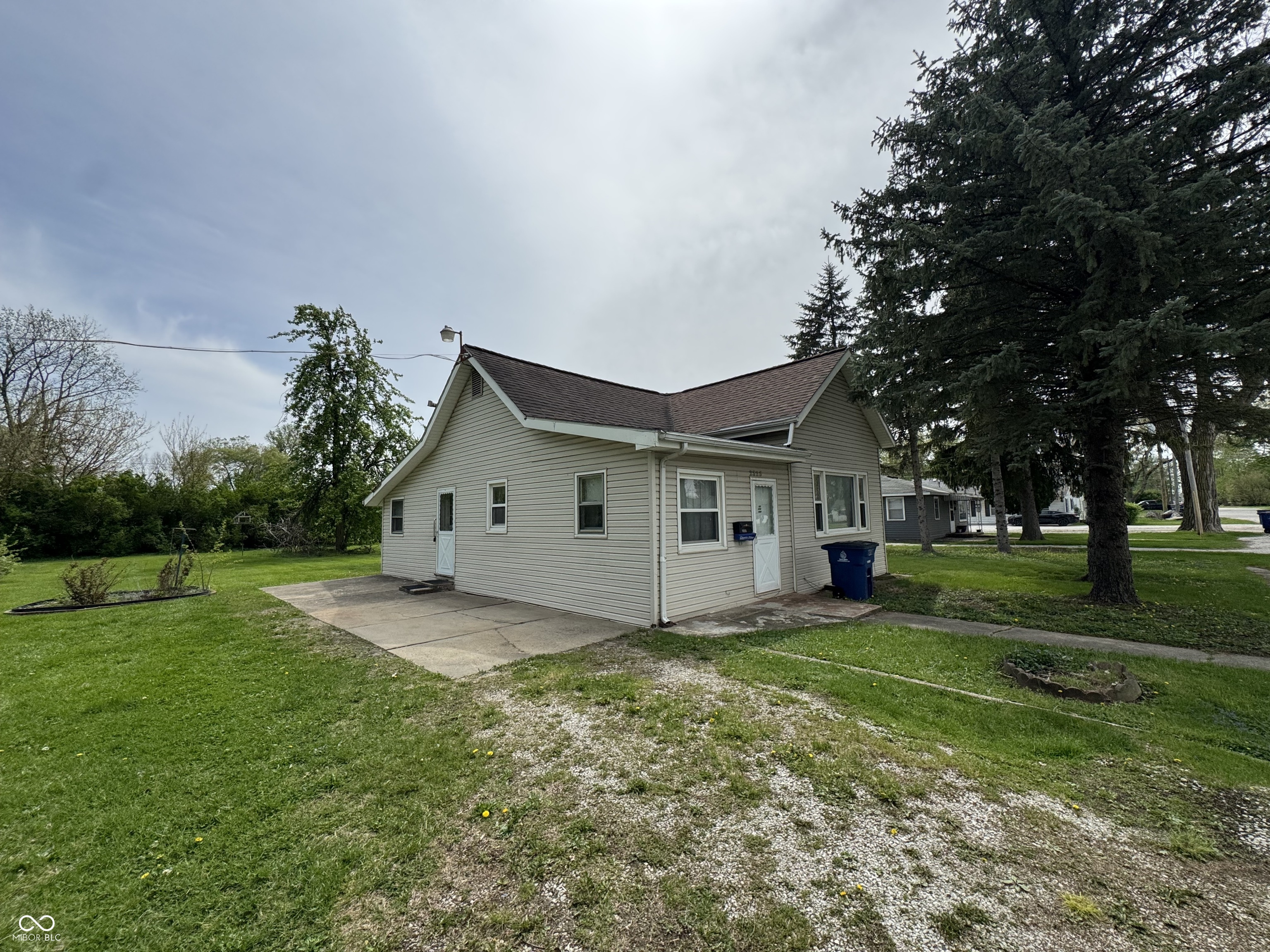 2323 W 10th Street
