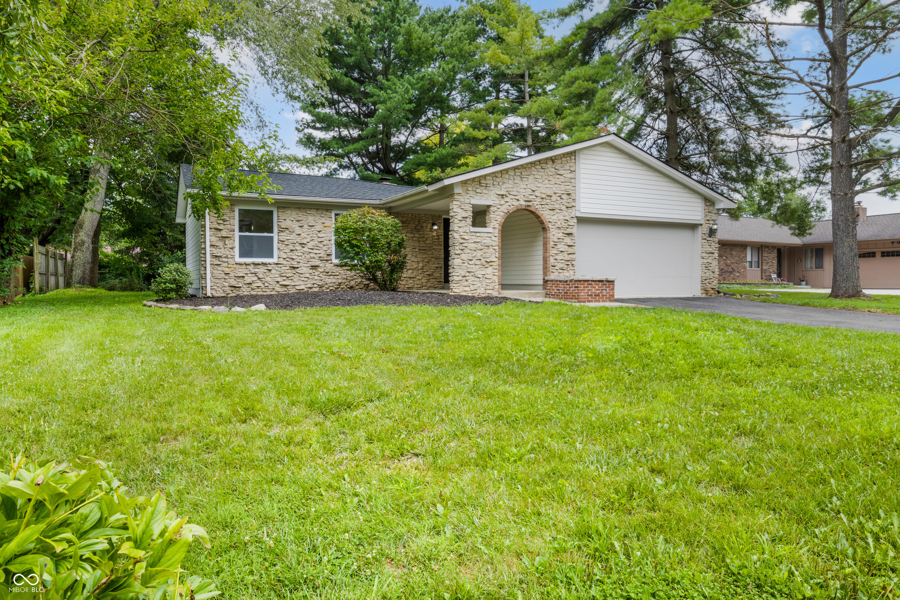2204 Walnut Way