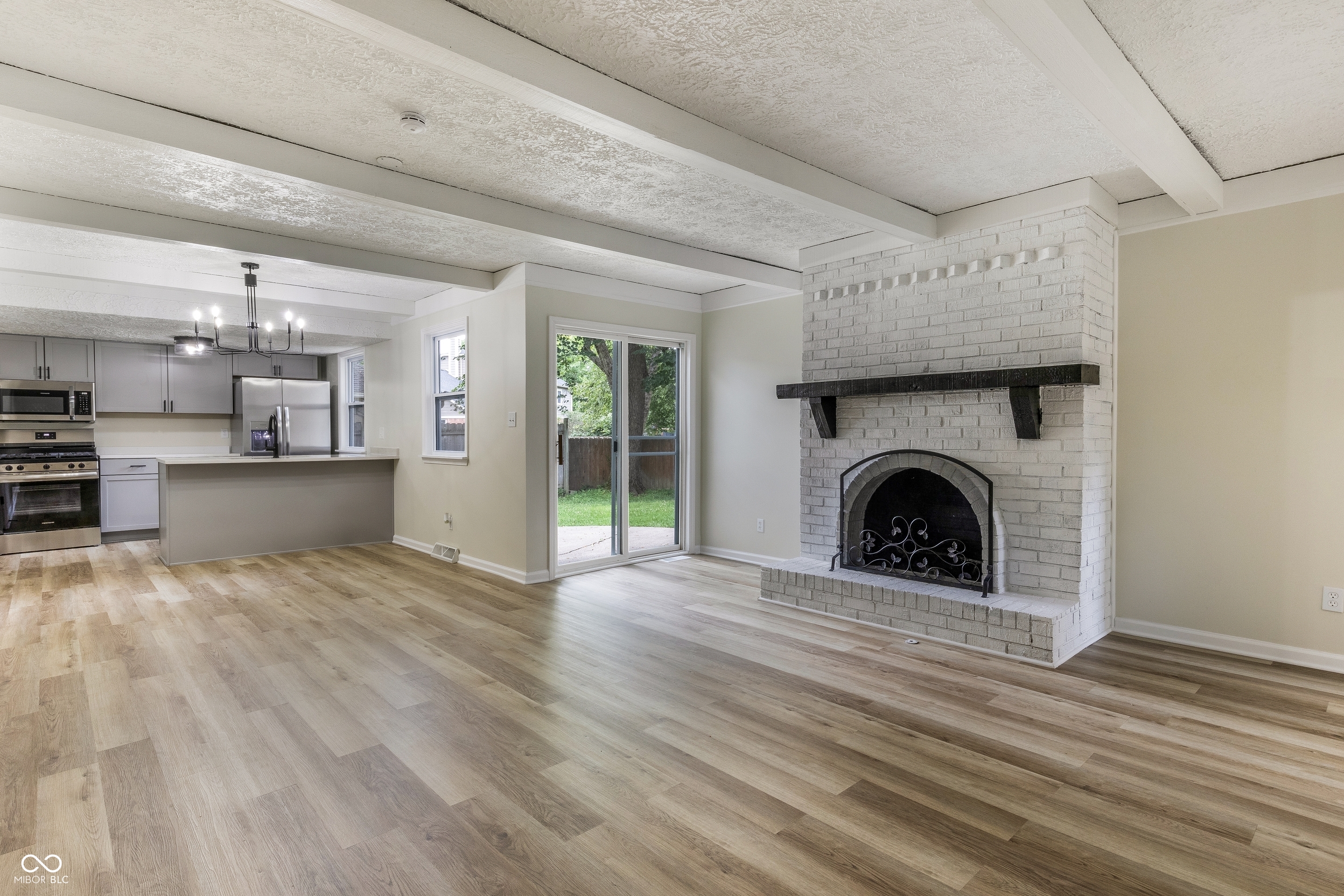 2204 Walnut Way