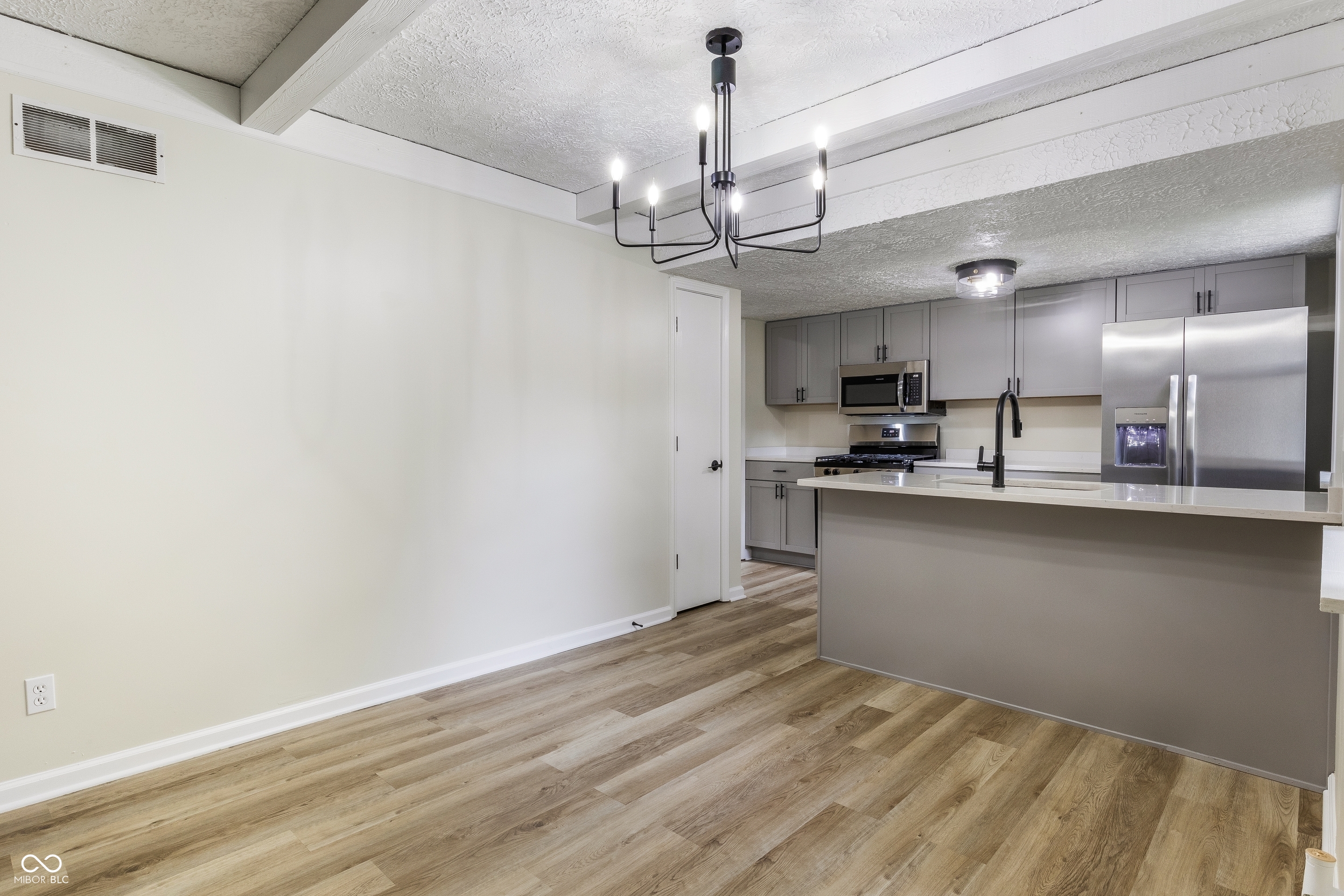 2204 Walnut Way