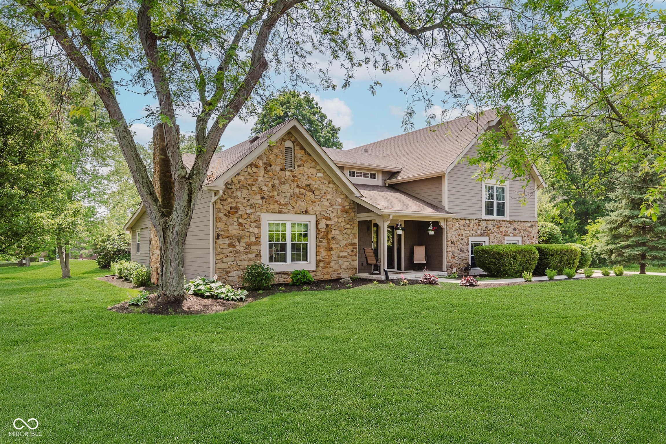 102 Roxbury Lane