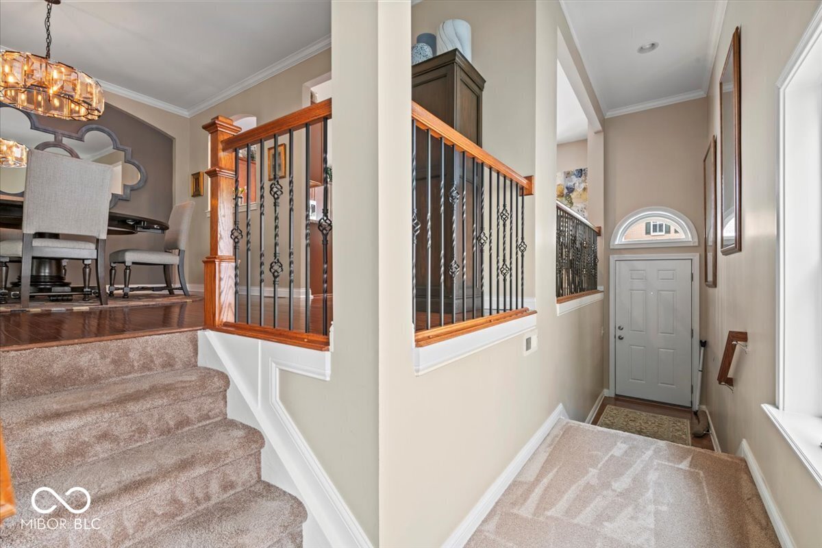 681 Greenford N Trail