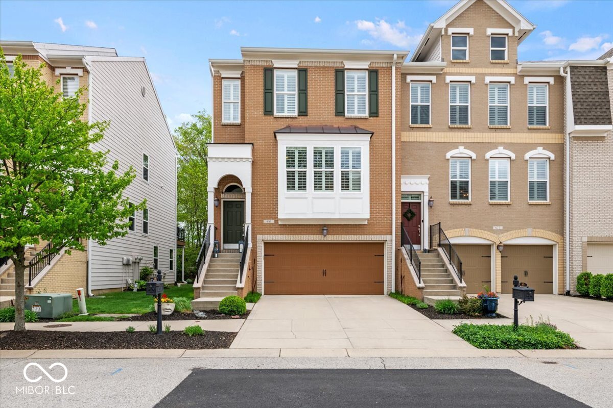 681 Greenford N Trail