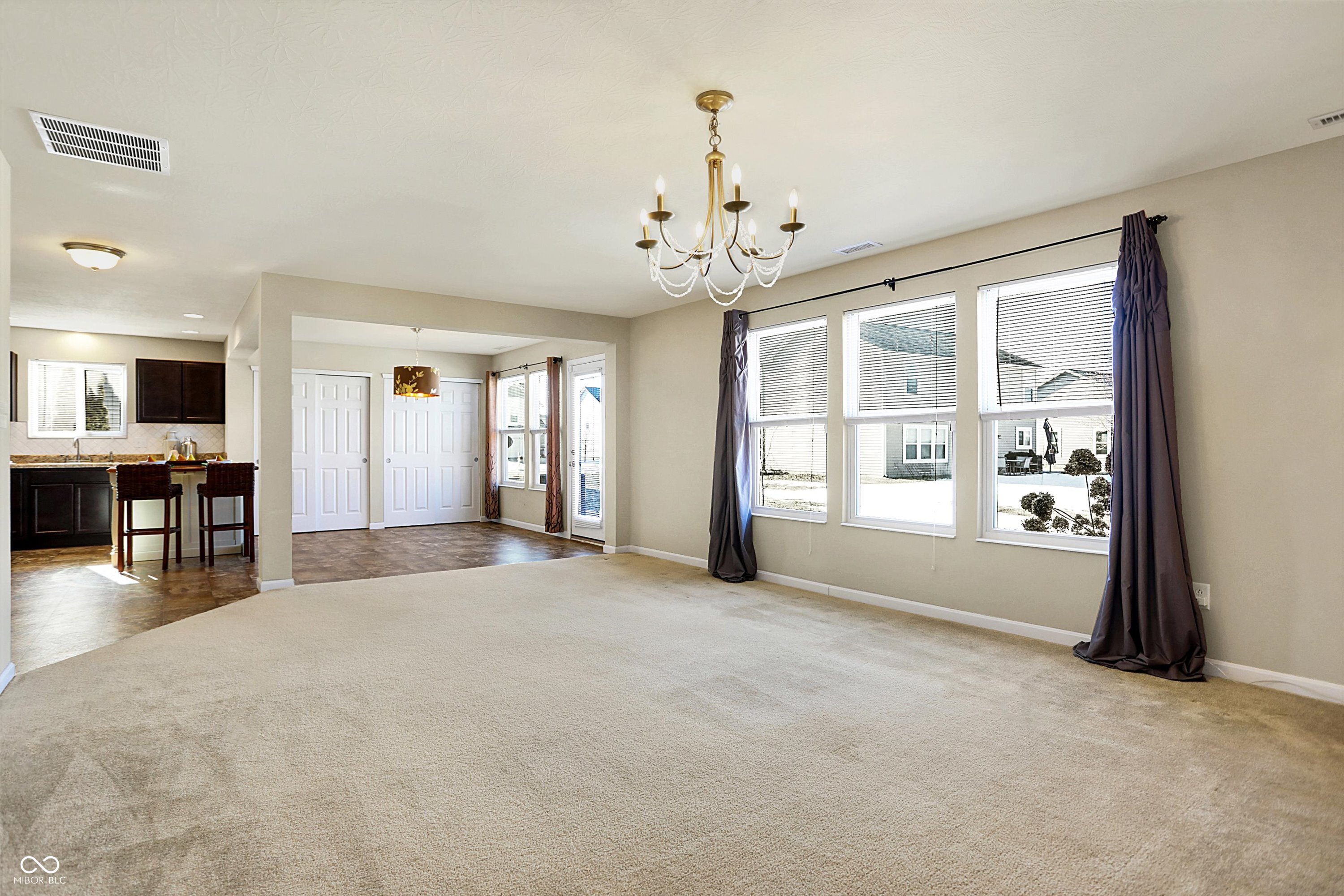 5559 W Woods Edge Drive