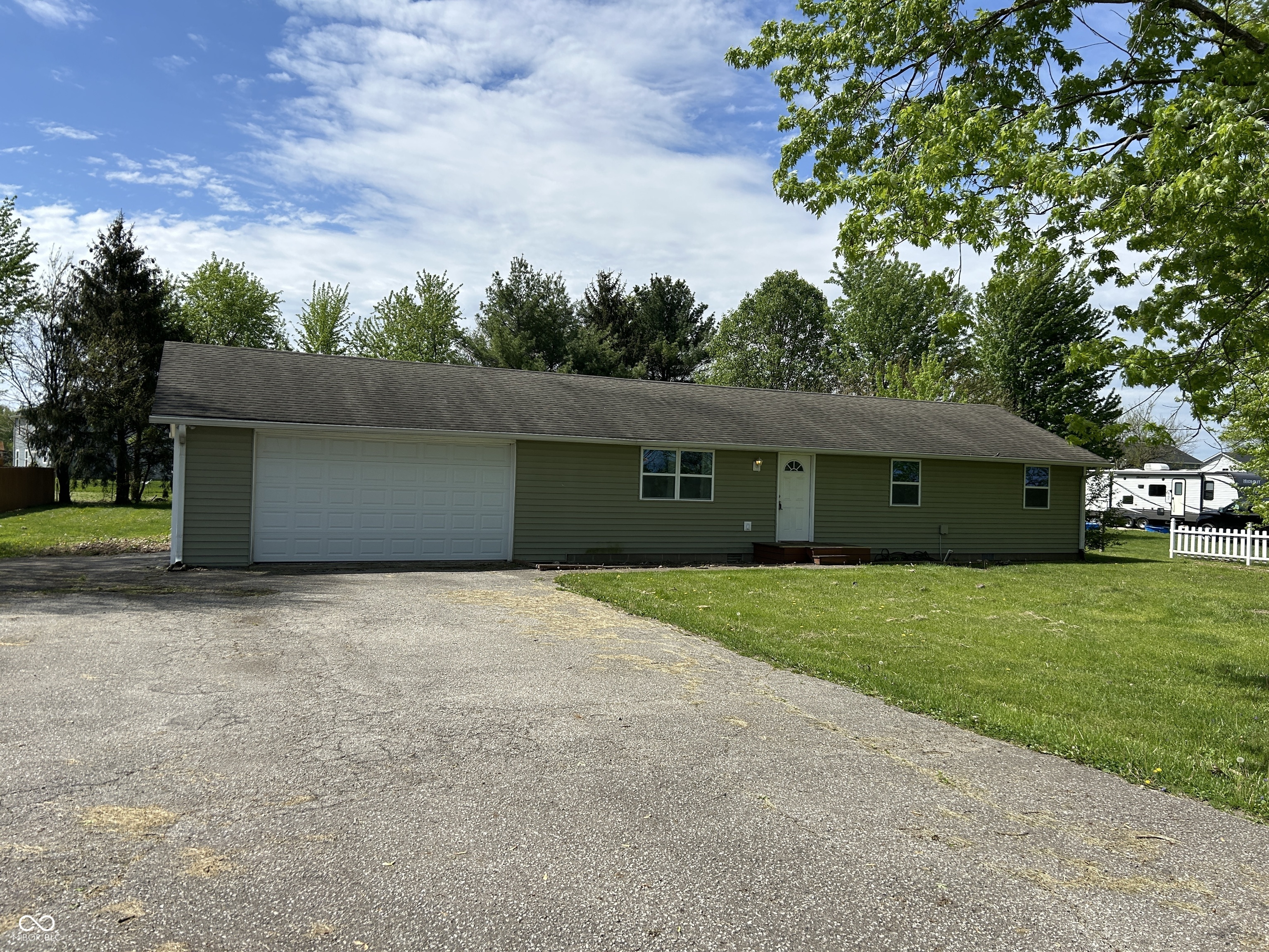 1435 E New Road