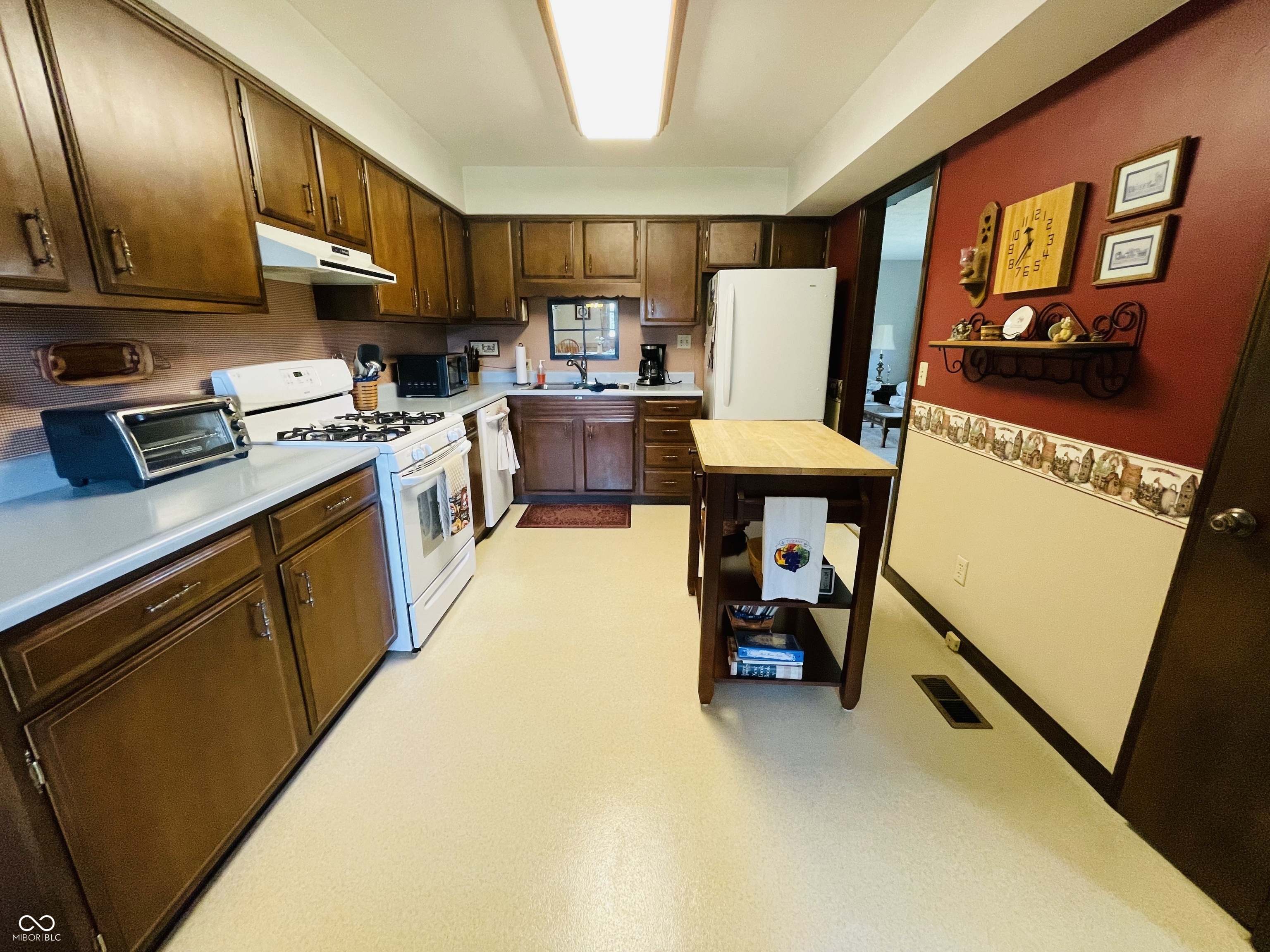 1008 Whispering Trail