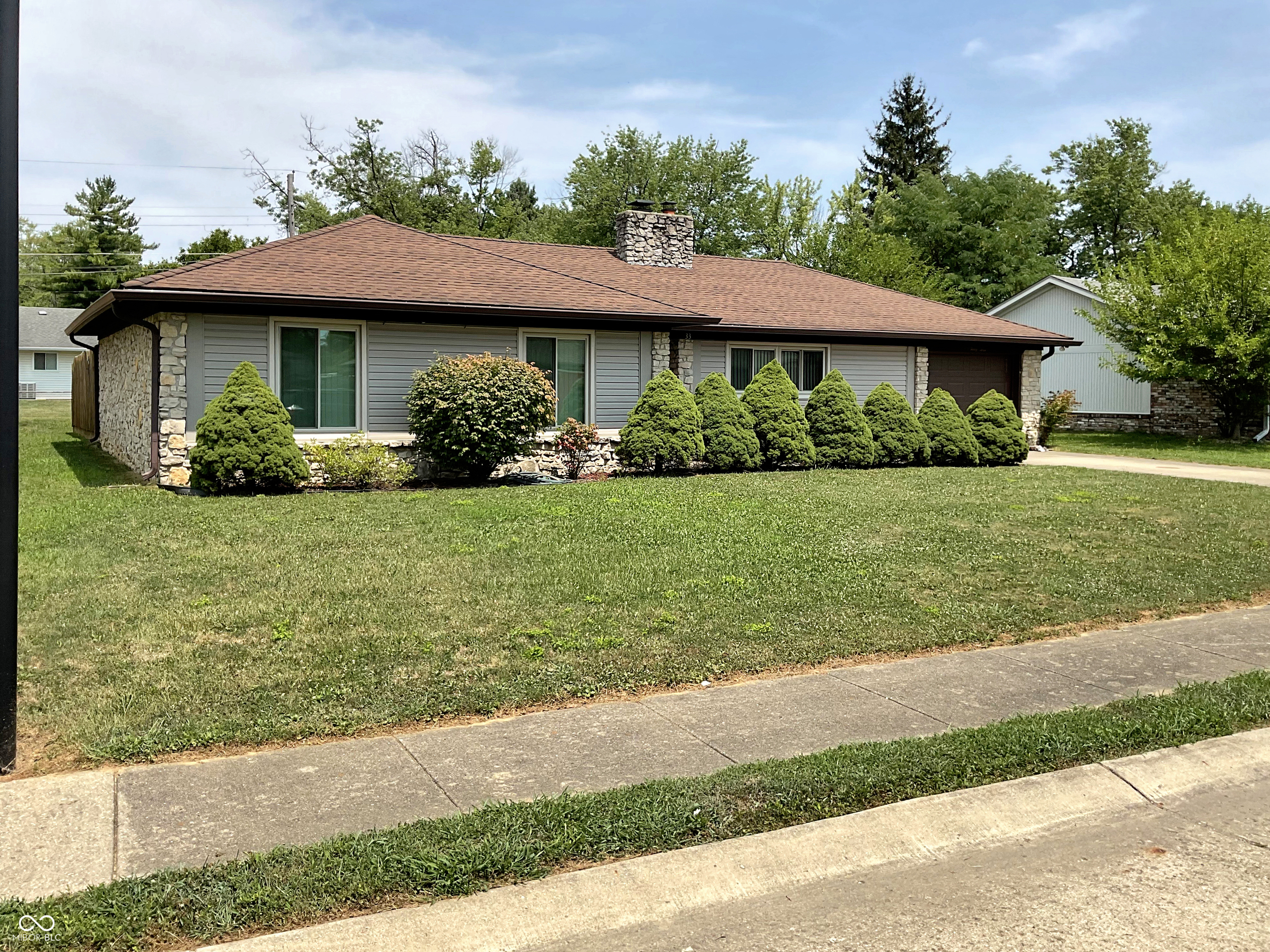 33 Oak Court