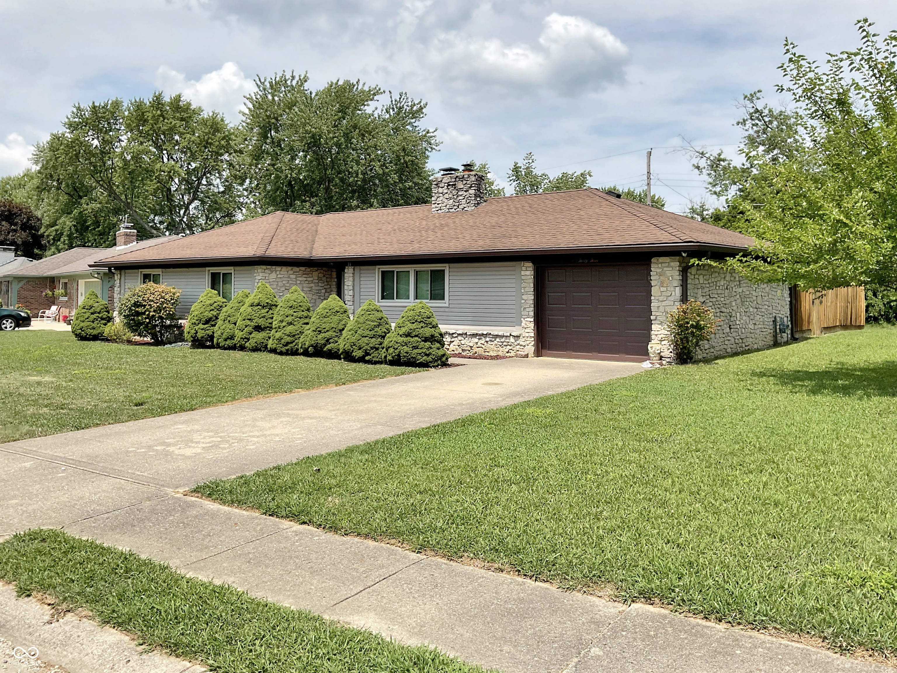 33 Oak Court