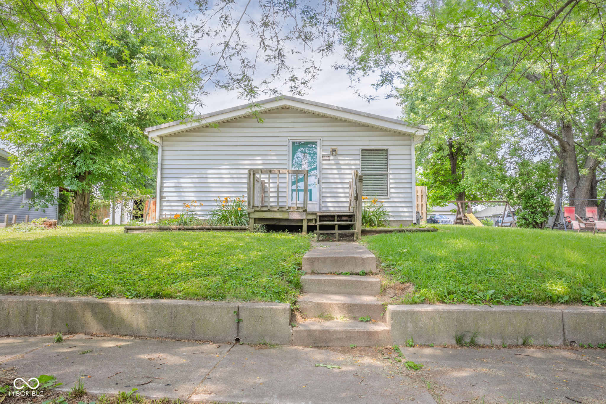 1026 E 2nd Street