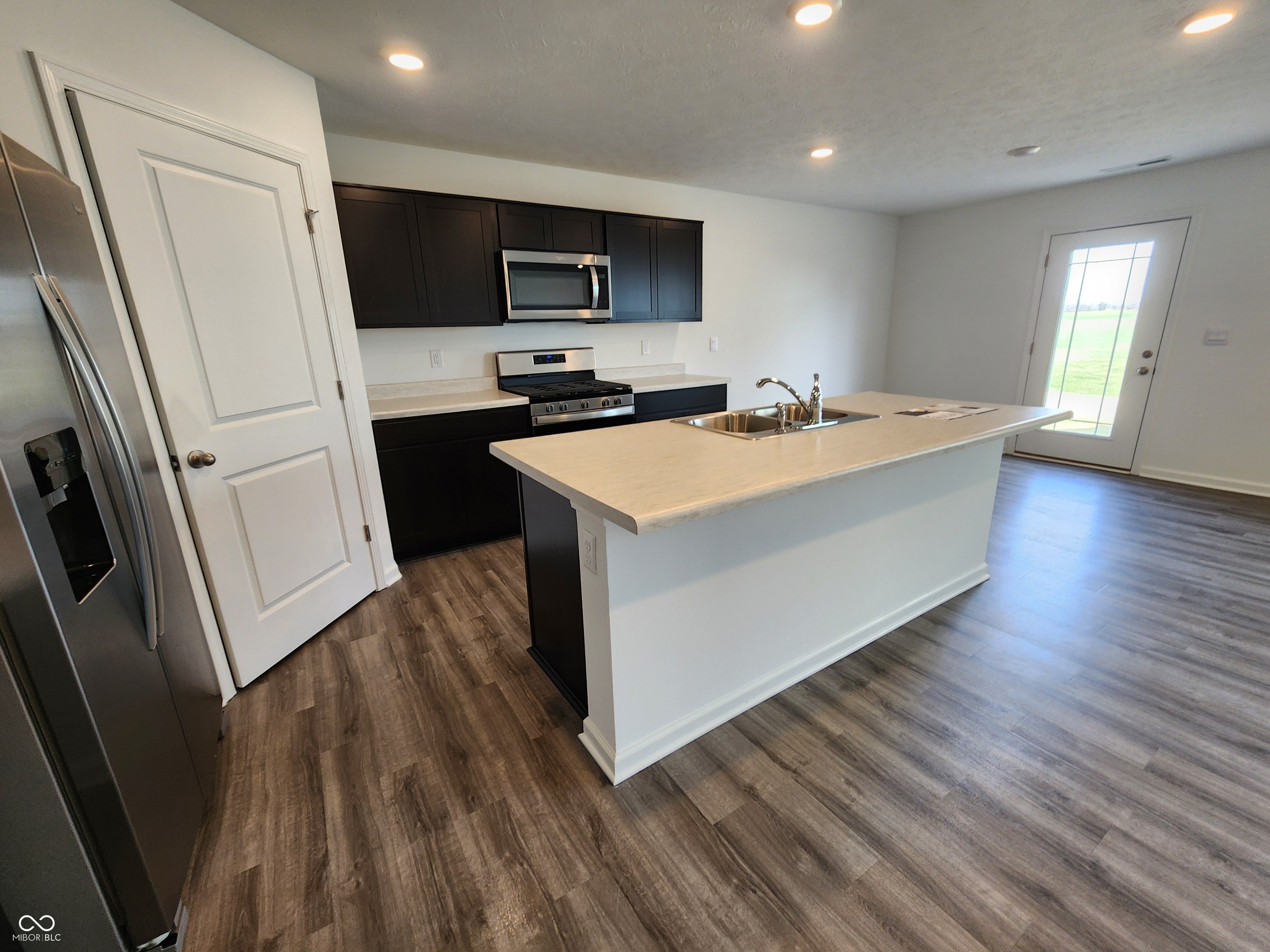 3202 W Longbranch Drive