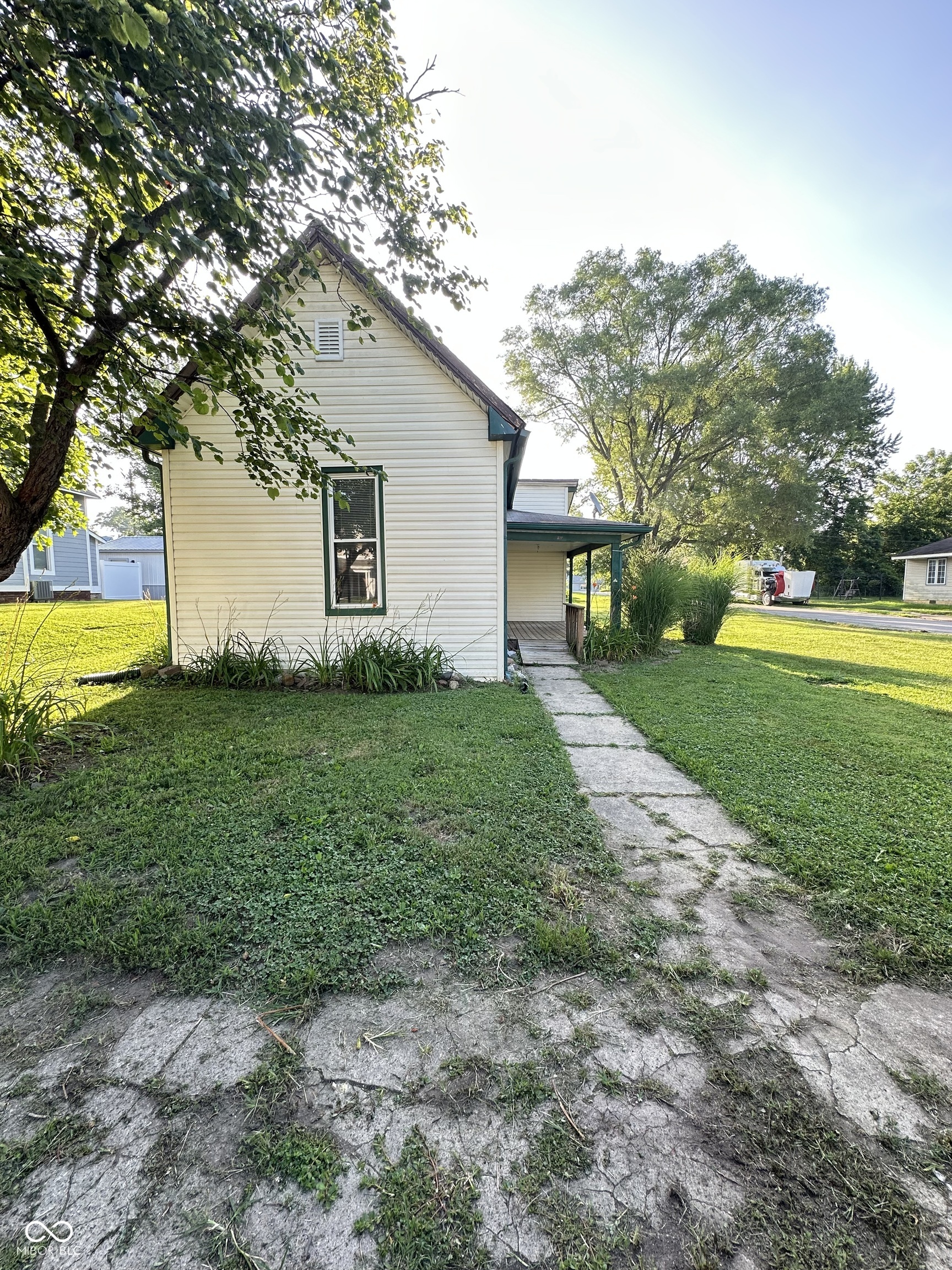 107 S Nebraska Street