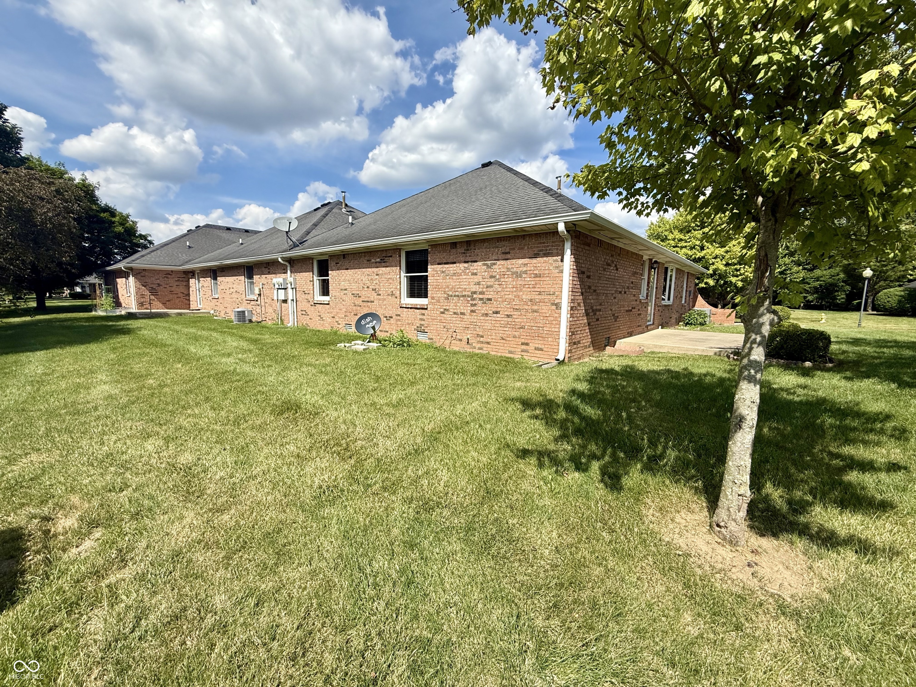 1390 Holiday E Lane