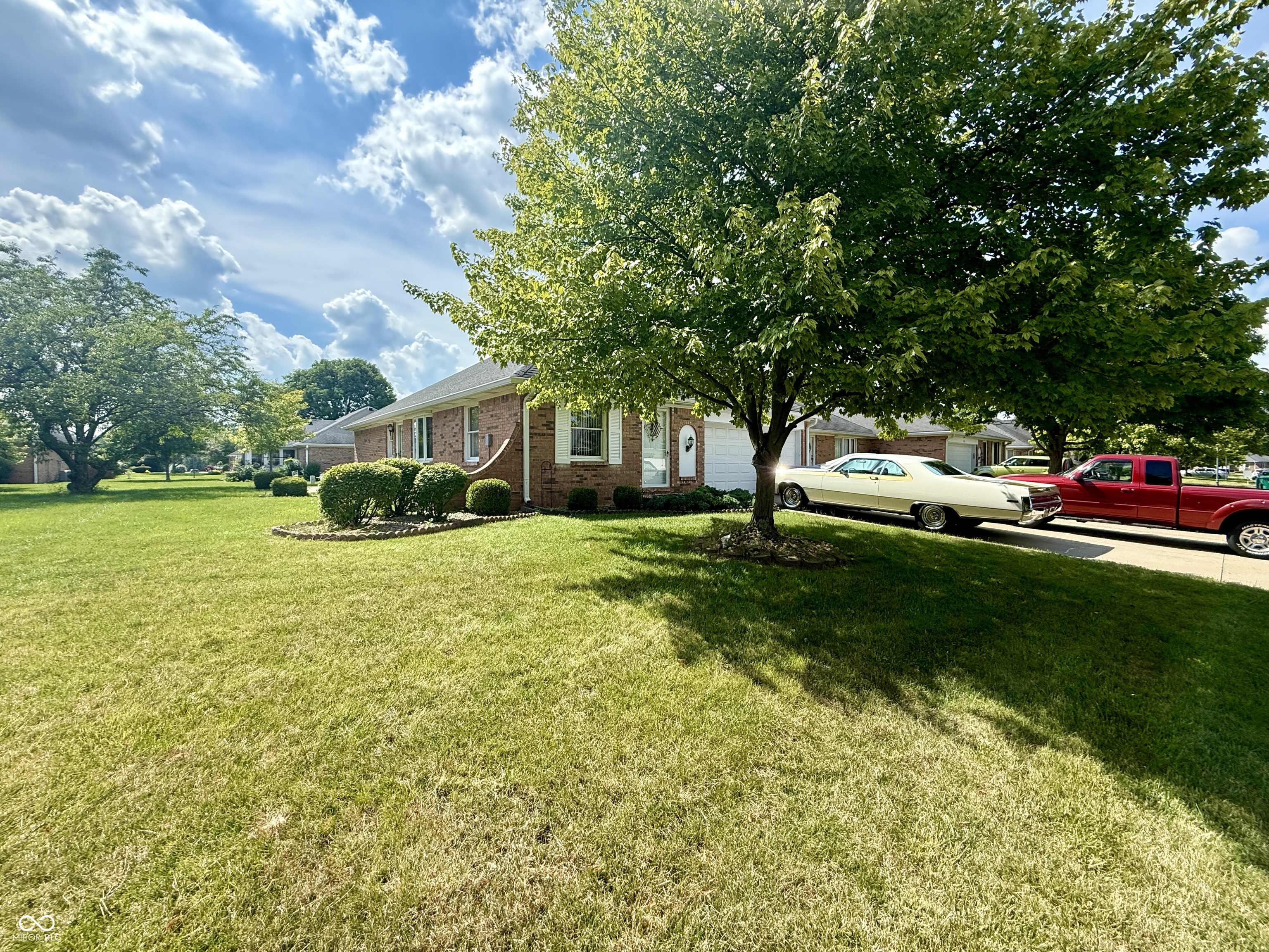 1390 Holiday E Lane