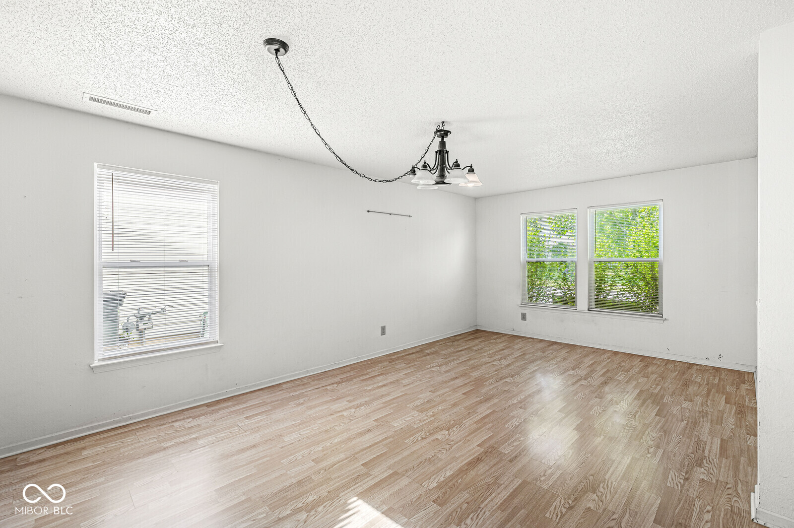 6846 Woodland Heights Drive