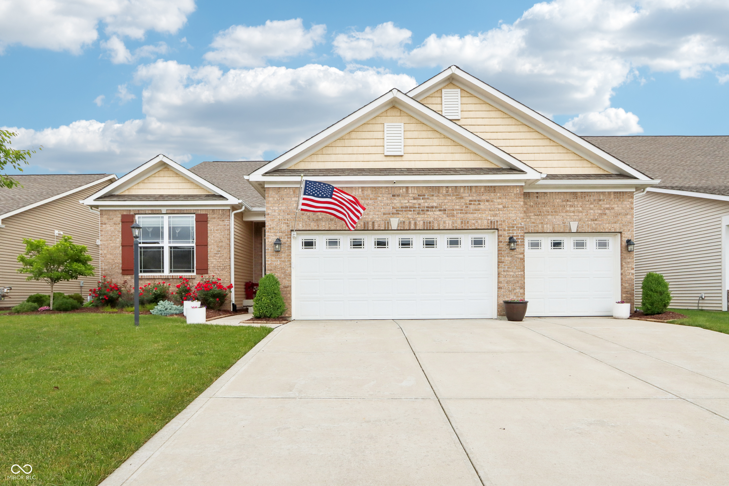 1468 Blackthorne N Trail