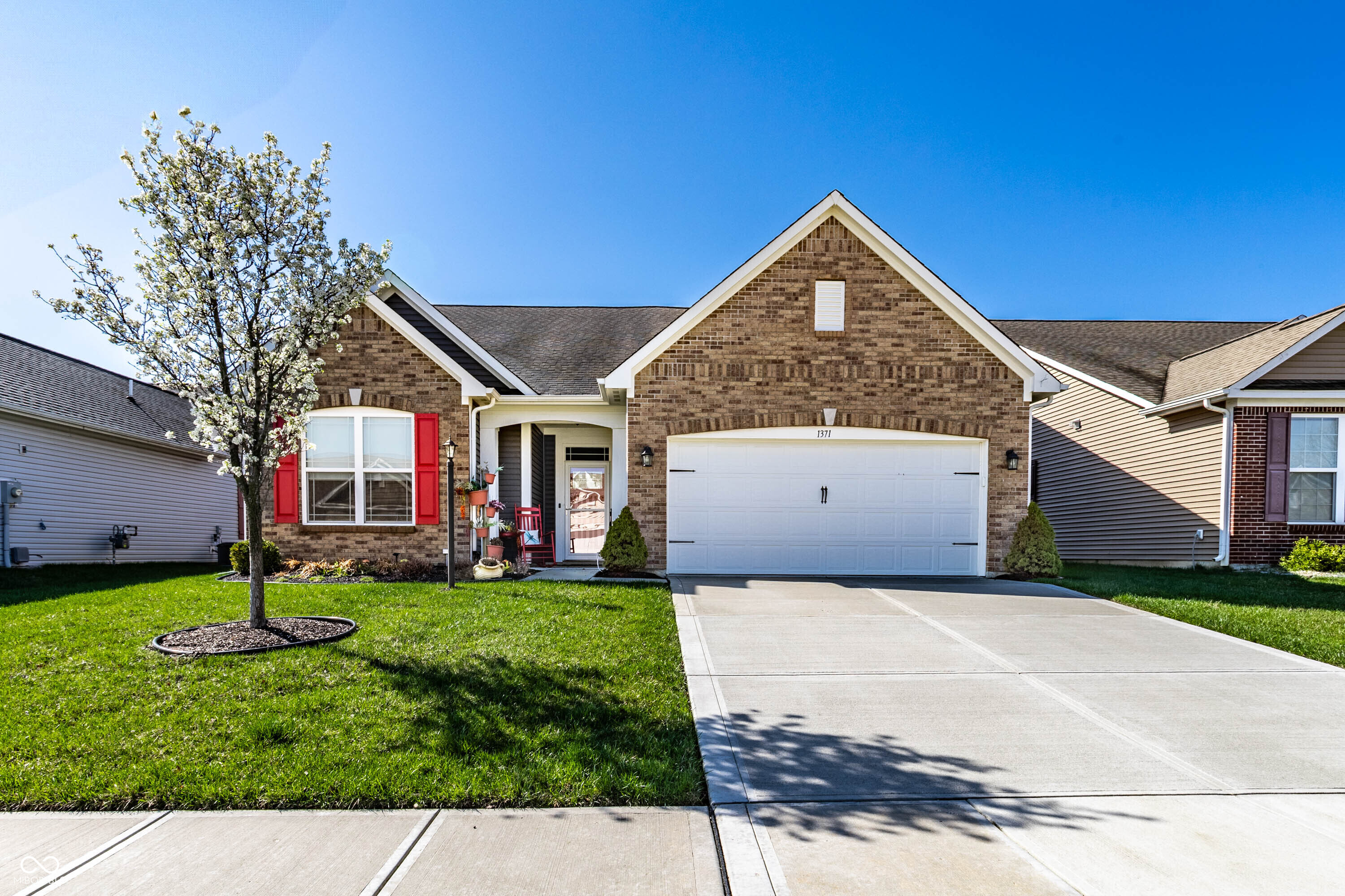 1371 Blackthorne N Trail